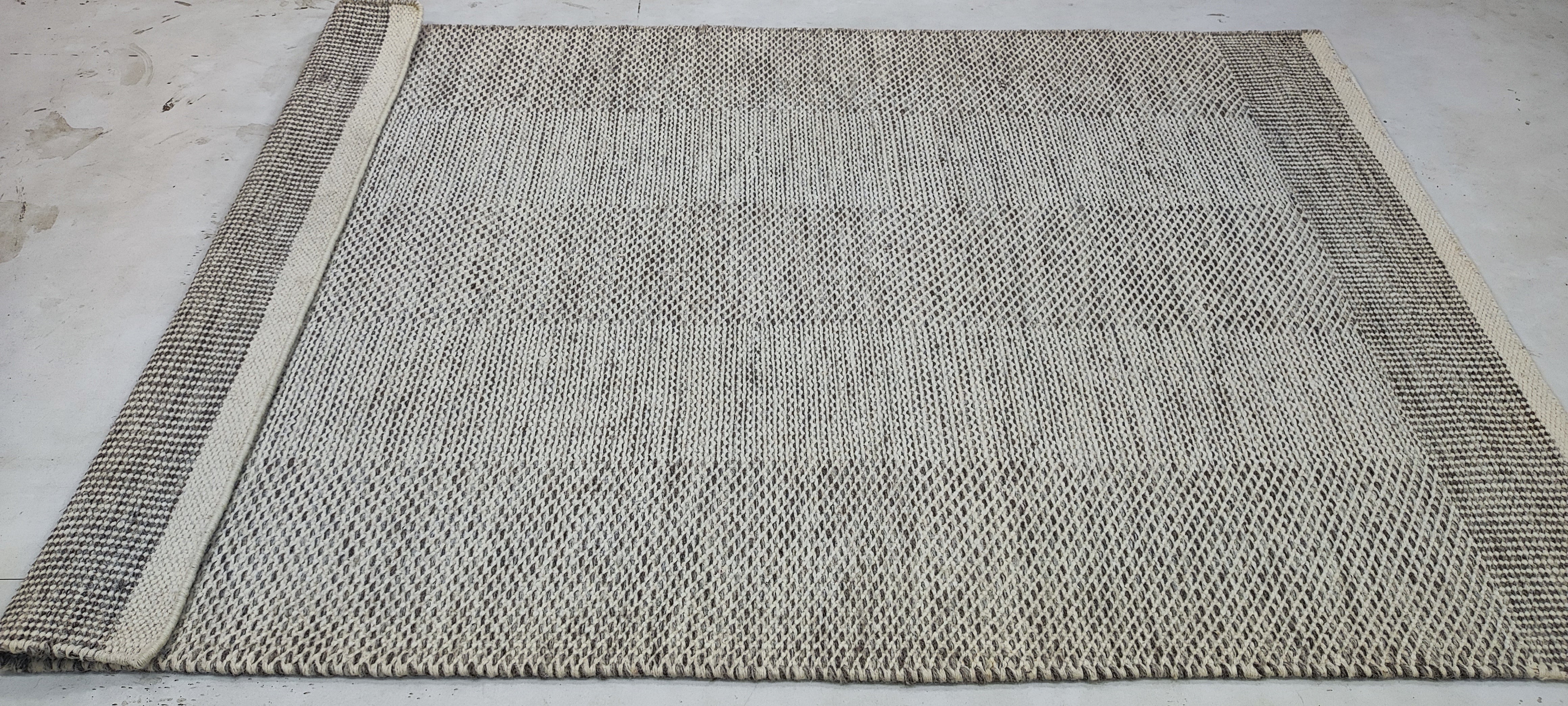 Gil 4x6 Handwoven Durrie Silver and Grey