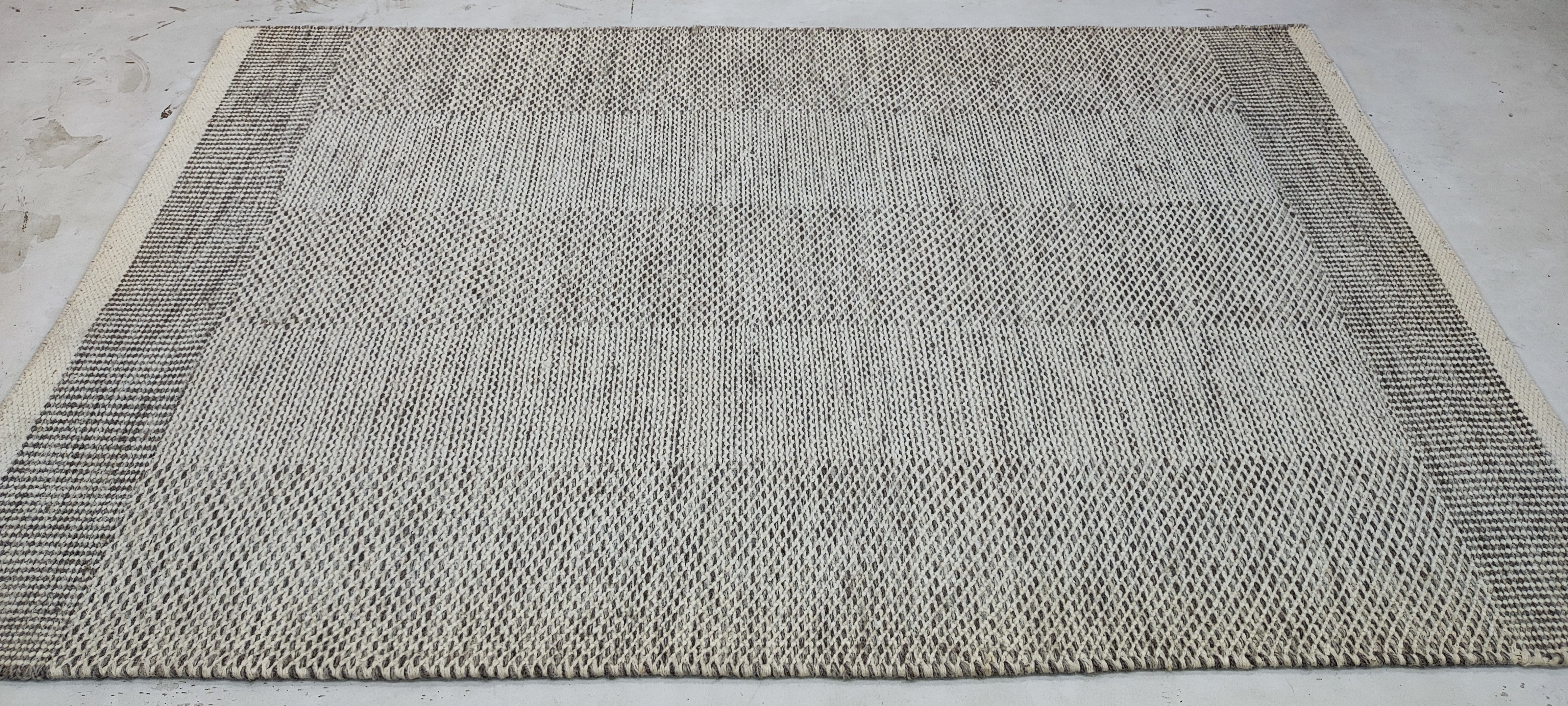 Gil 4x6 Handwoven Durrie Silver and Grey