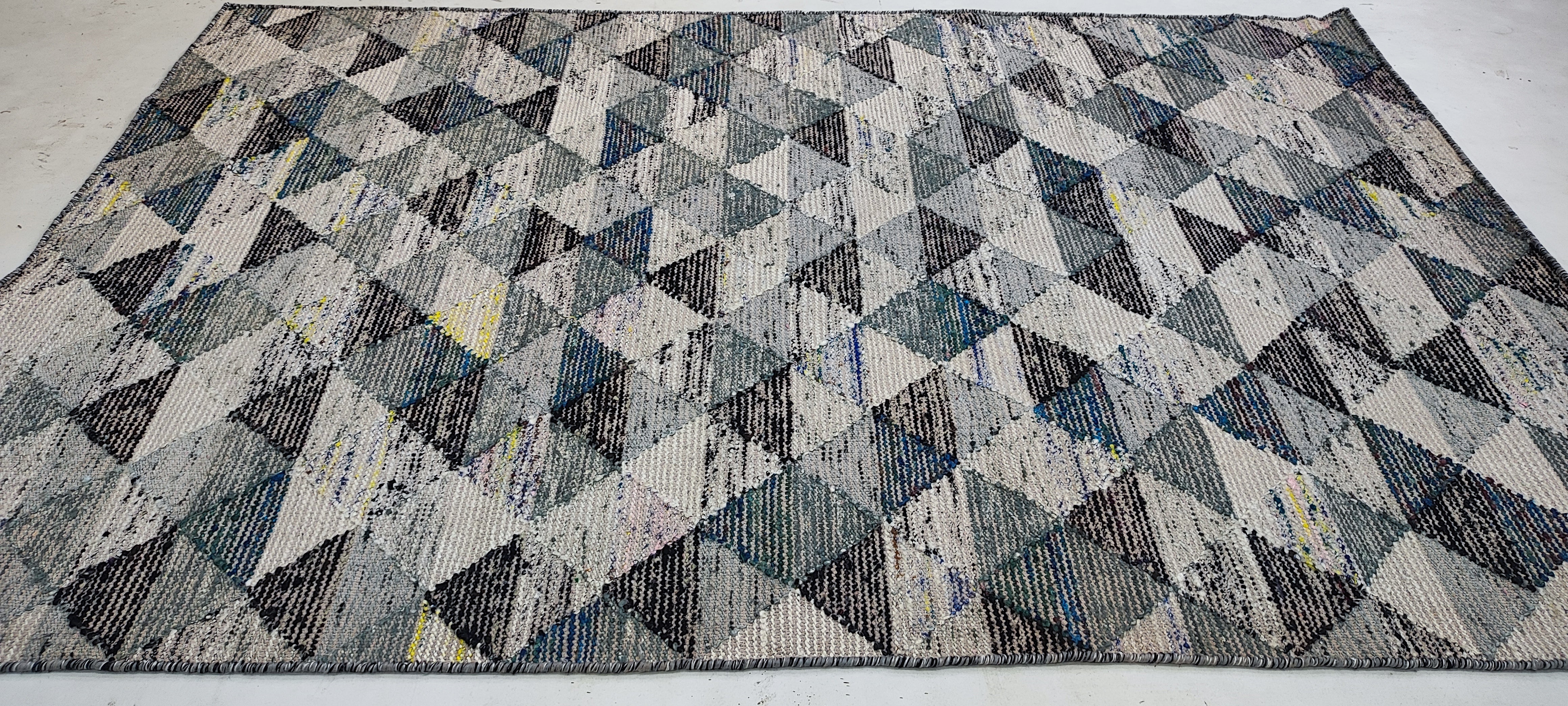 Iian Roklav Handwoven Durrie Rug (Multiple Colors and Sizes)