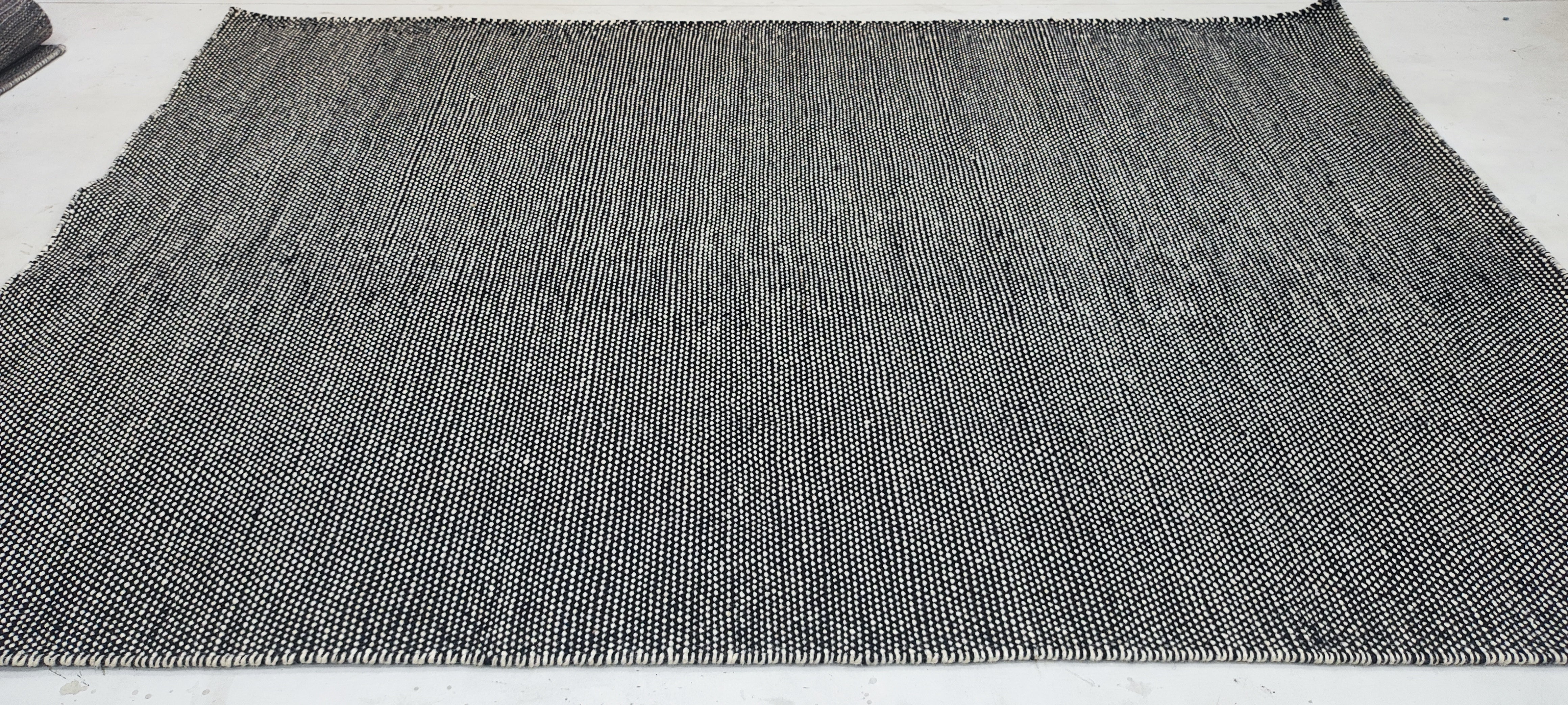Dixie 5.3x7.6 Handwoven Durrie Black and Ivory