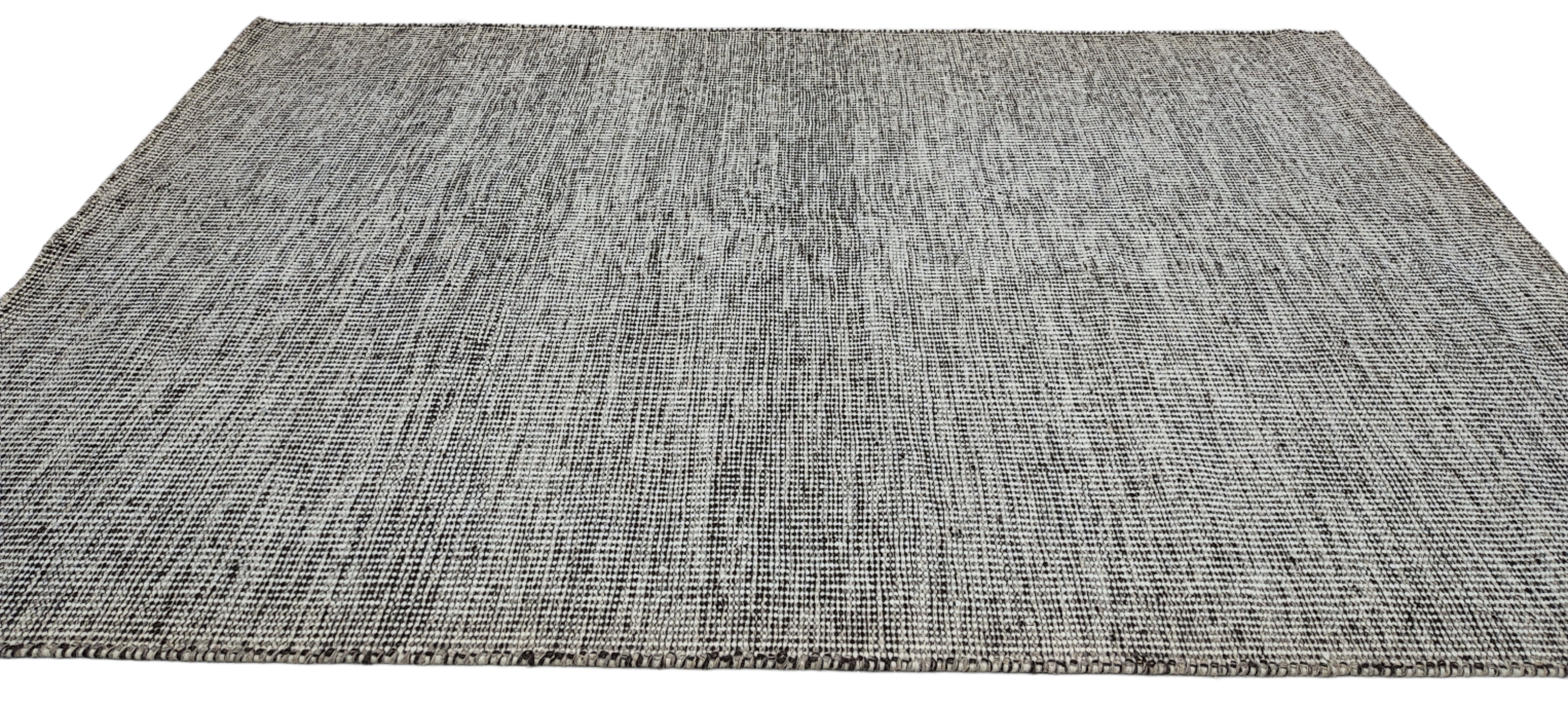 Rae 5.3x7.6 Handwoven Durrie Ivory and Black