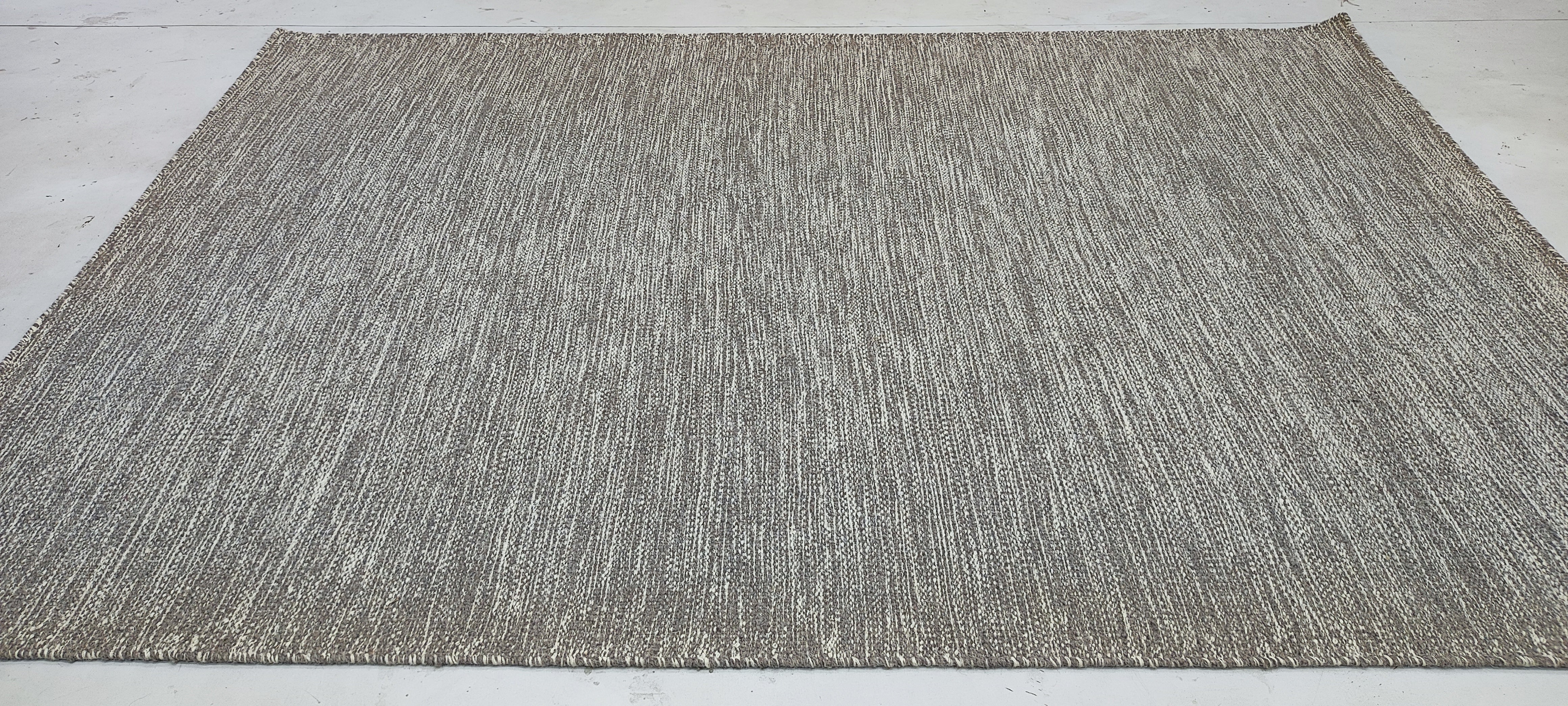 Easterling 5x7.6 Handwoven Durrie Ivory and Light Grey