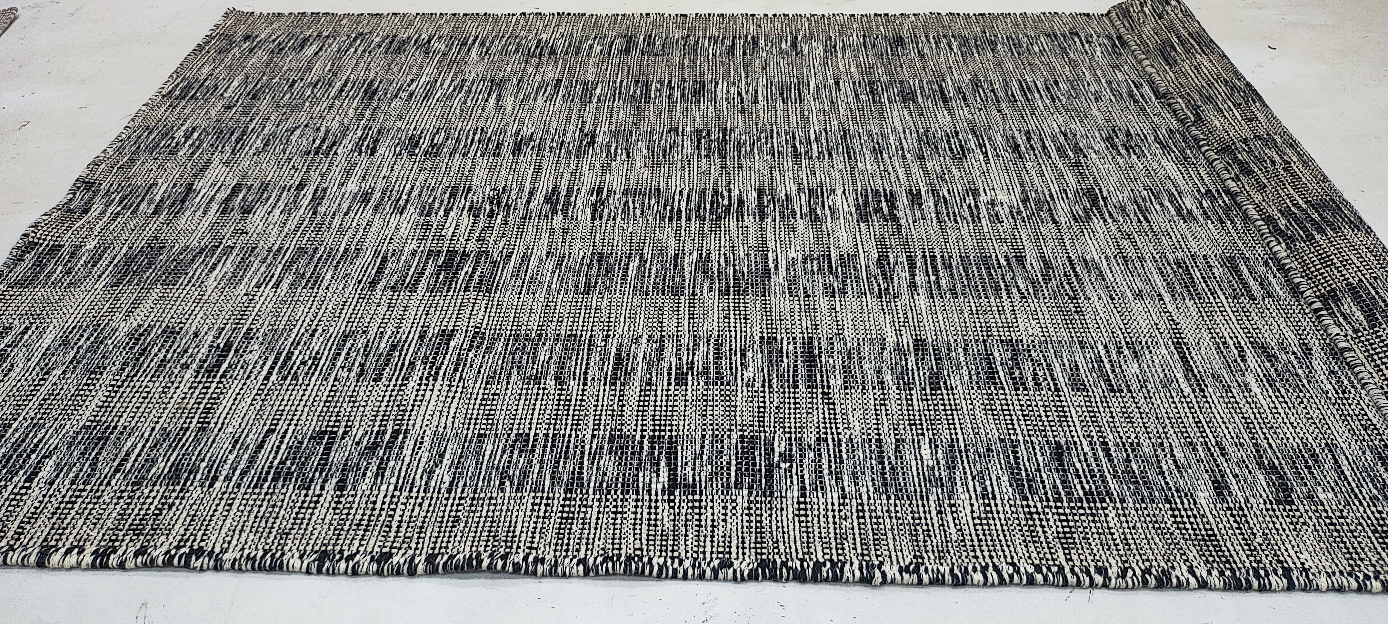 Lord Harwood 5.3x8 Grey Handwoven Durrie Rug