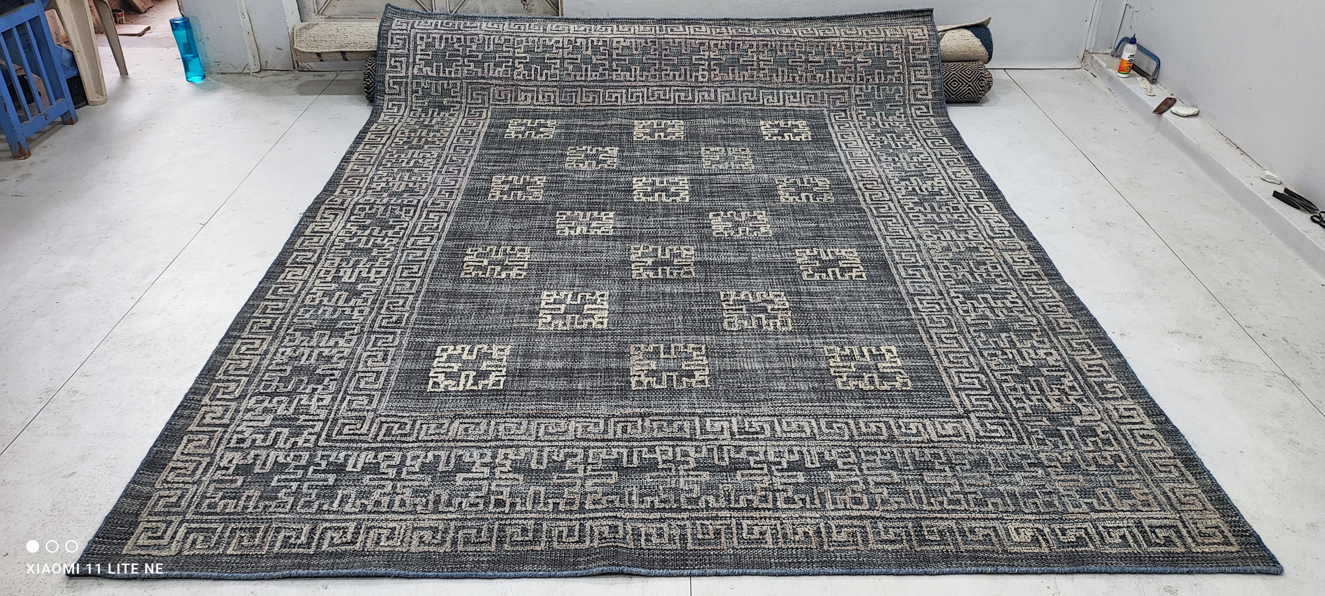 Michael Vaughan 7.6x9.6 Grey Handwoven Modern Rug
