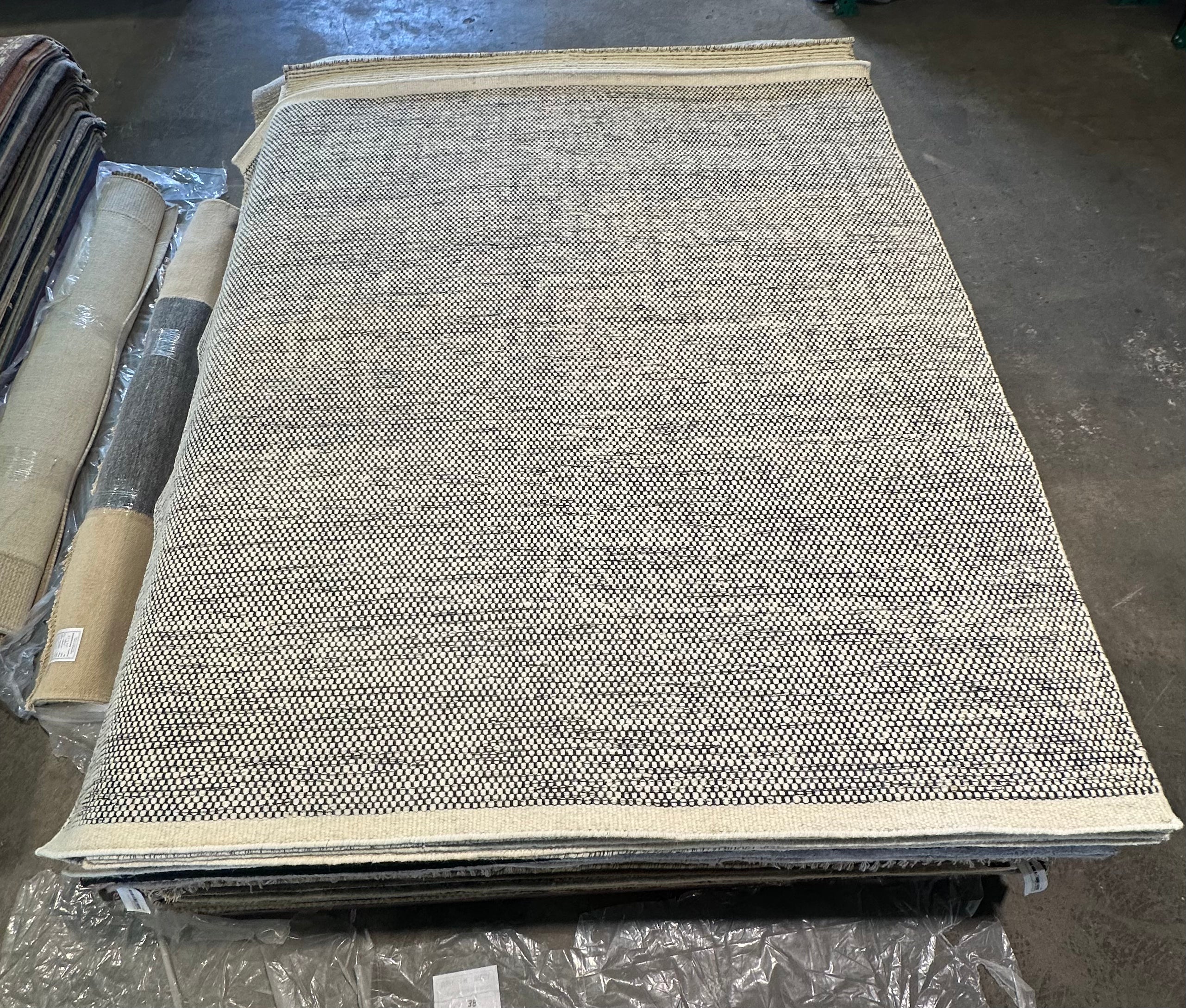 Aaron Tulsa 7x7 Black Handwoven Modern Rug