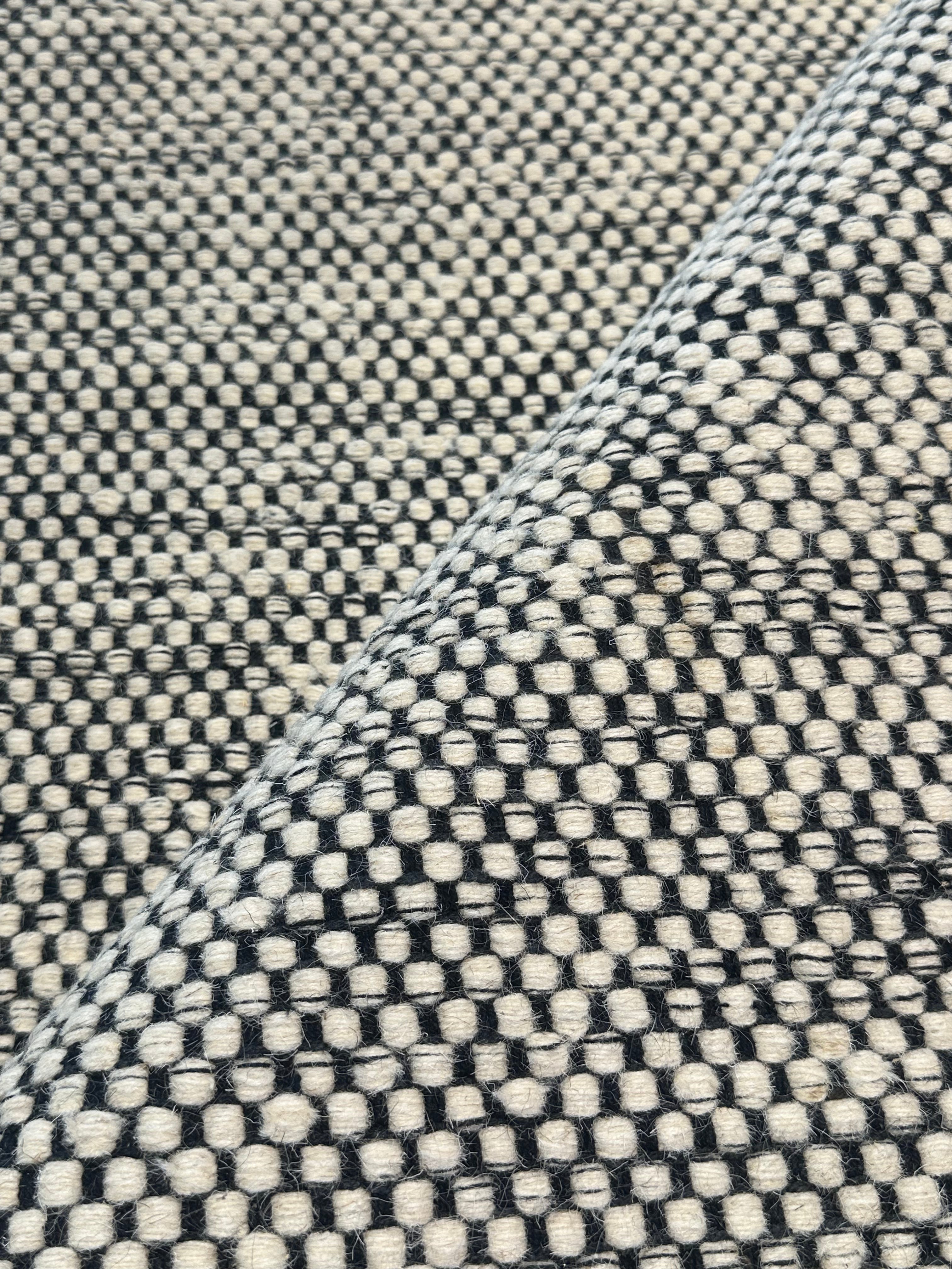 Aaron Tulsa 7x7 Black Handwoven Modern Rug