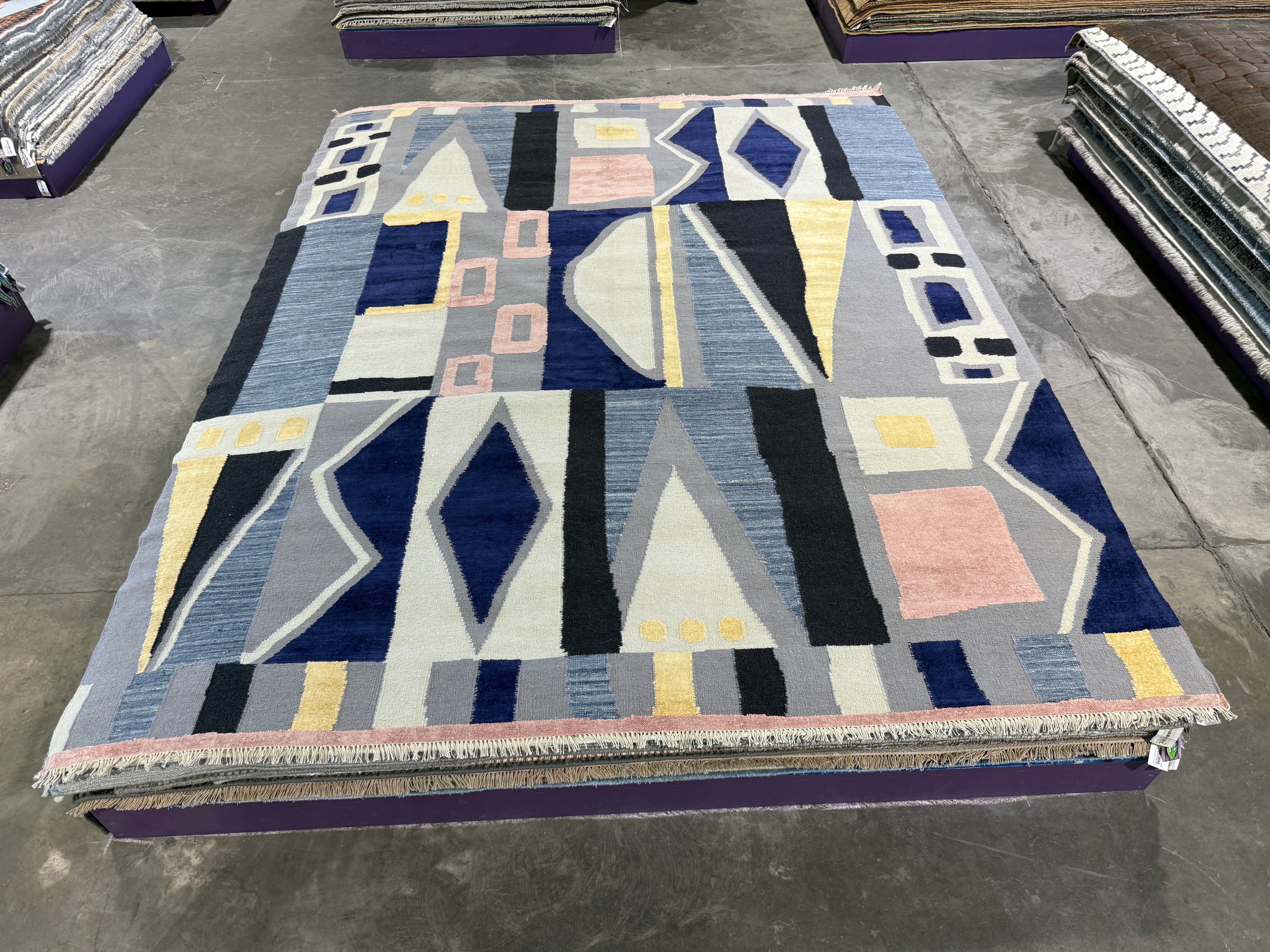 Tyler Norris Grey Handwoven Modern Rug (Multiple Sizes)