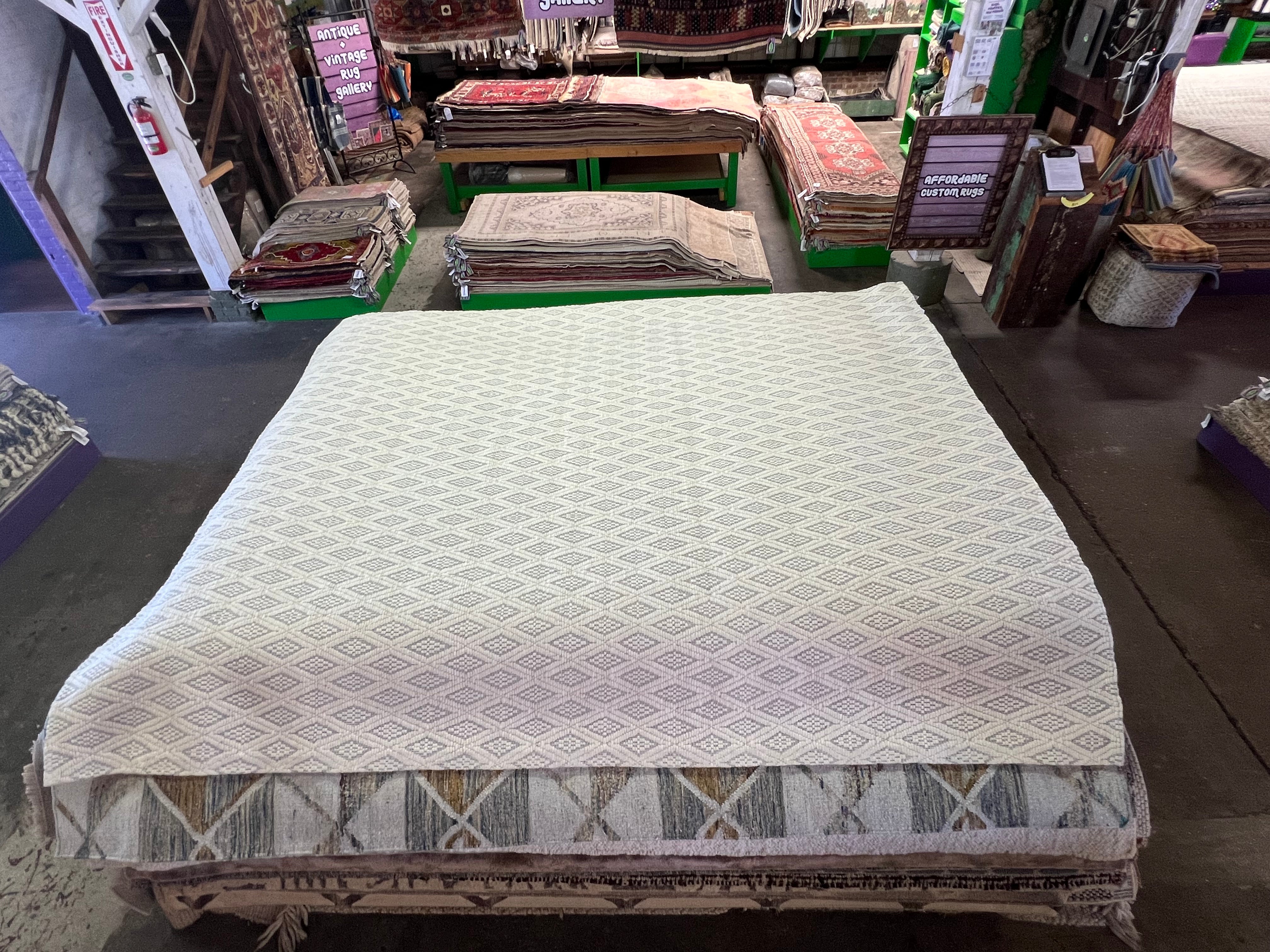 Cameron Tucker 7.9x10 Handwoven Ivory & Grey Jacquard Durrie