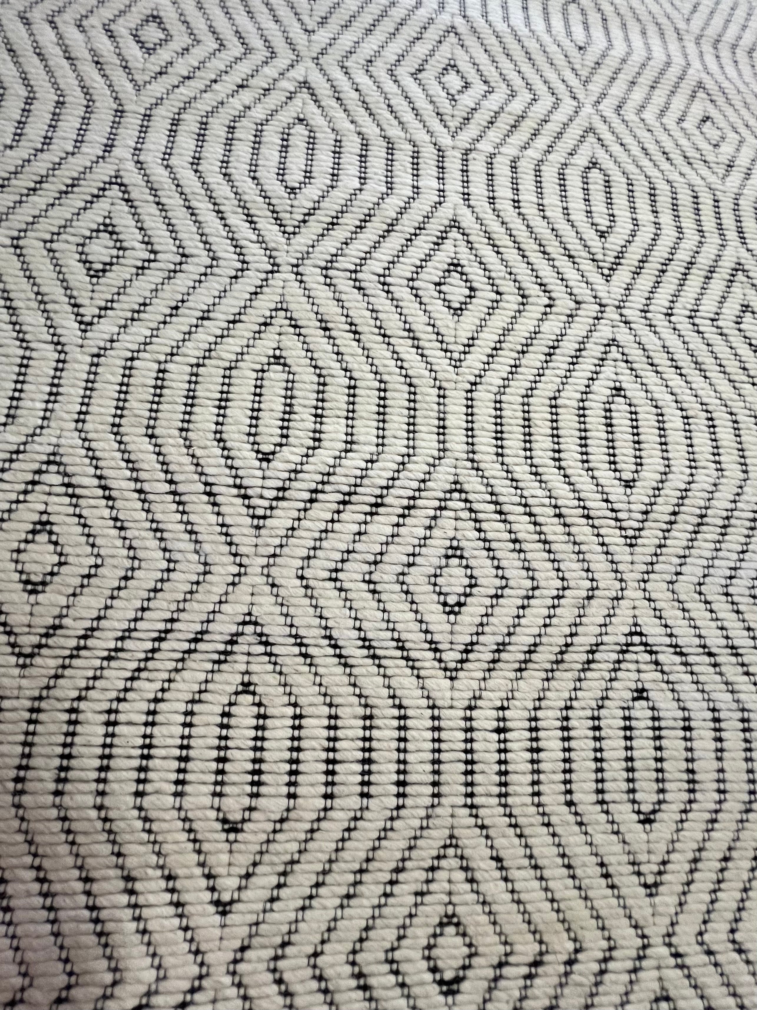 Luke 7.9x10 Handwoven Ivory & Grey Jacquard Durrie