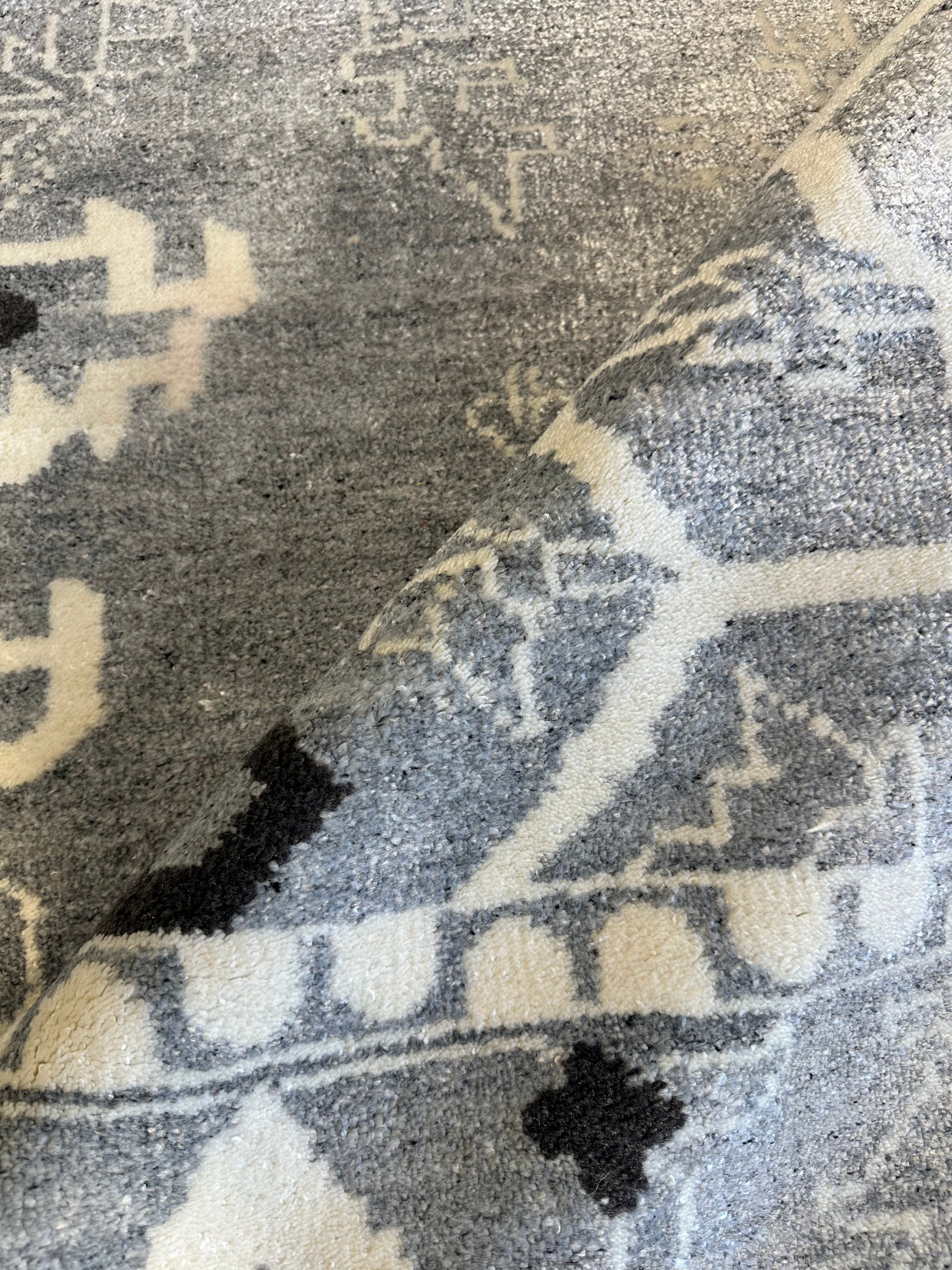 Gina Lollabrigida 8.9x11.9 Light Blue Hand-Knotted Oushak Rug