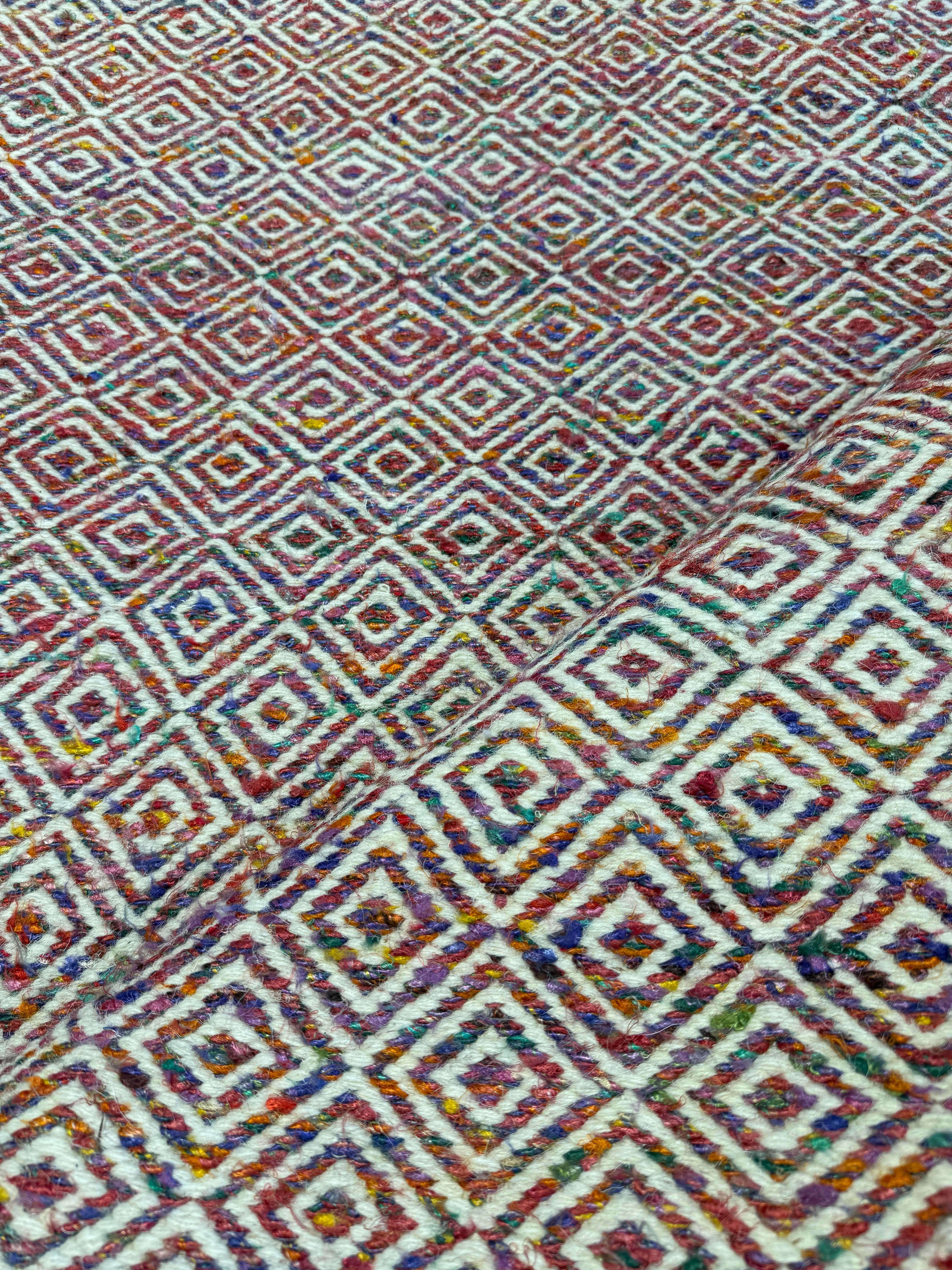 Stefan Gentles 5.6x7.6 Red and White Handwoven Rug