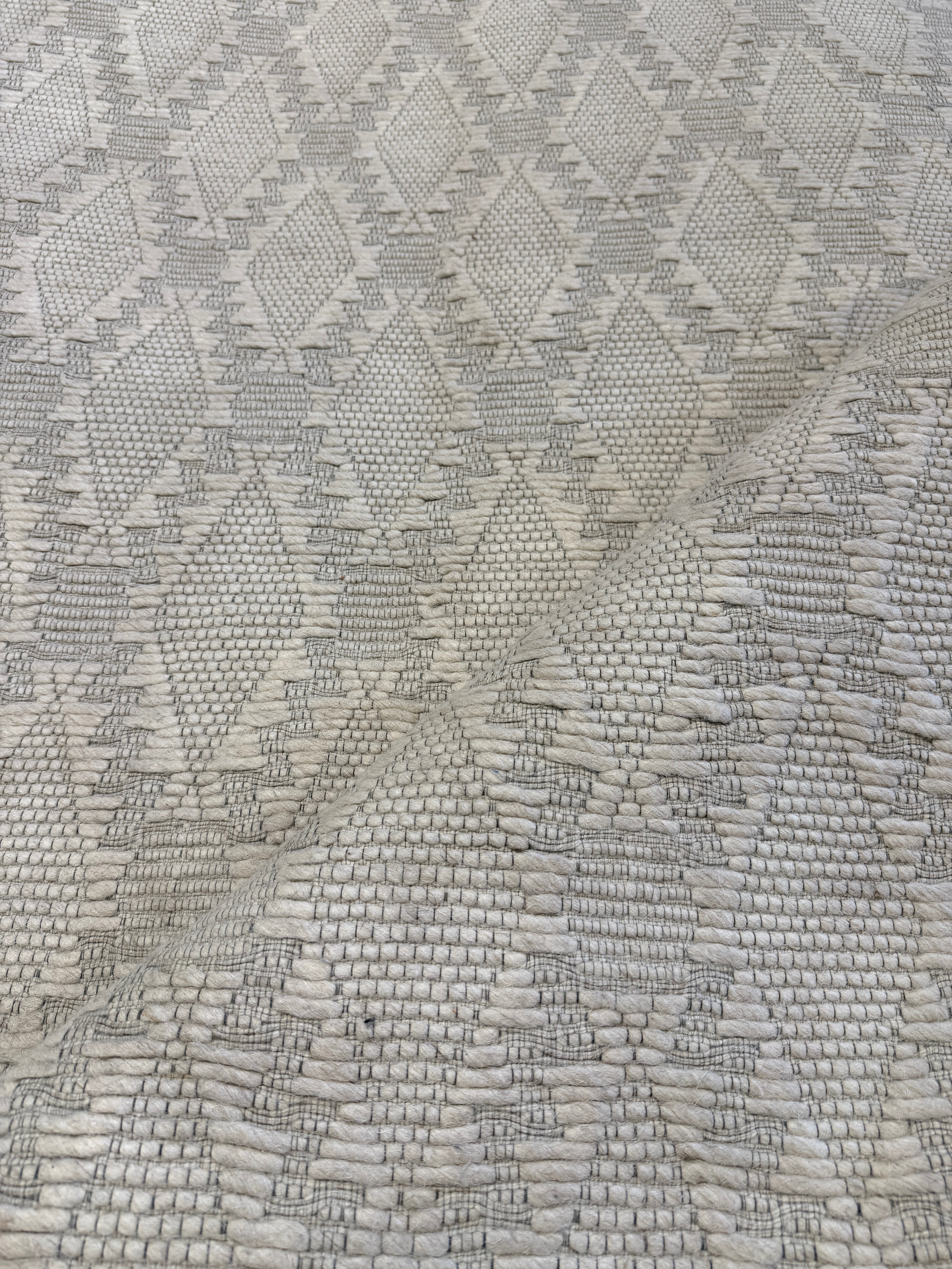 Ariel 5x8 Handwoven Ivory & Grey Jacquard Durrie