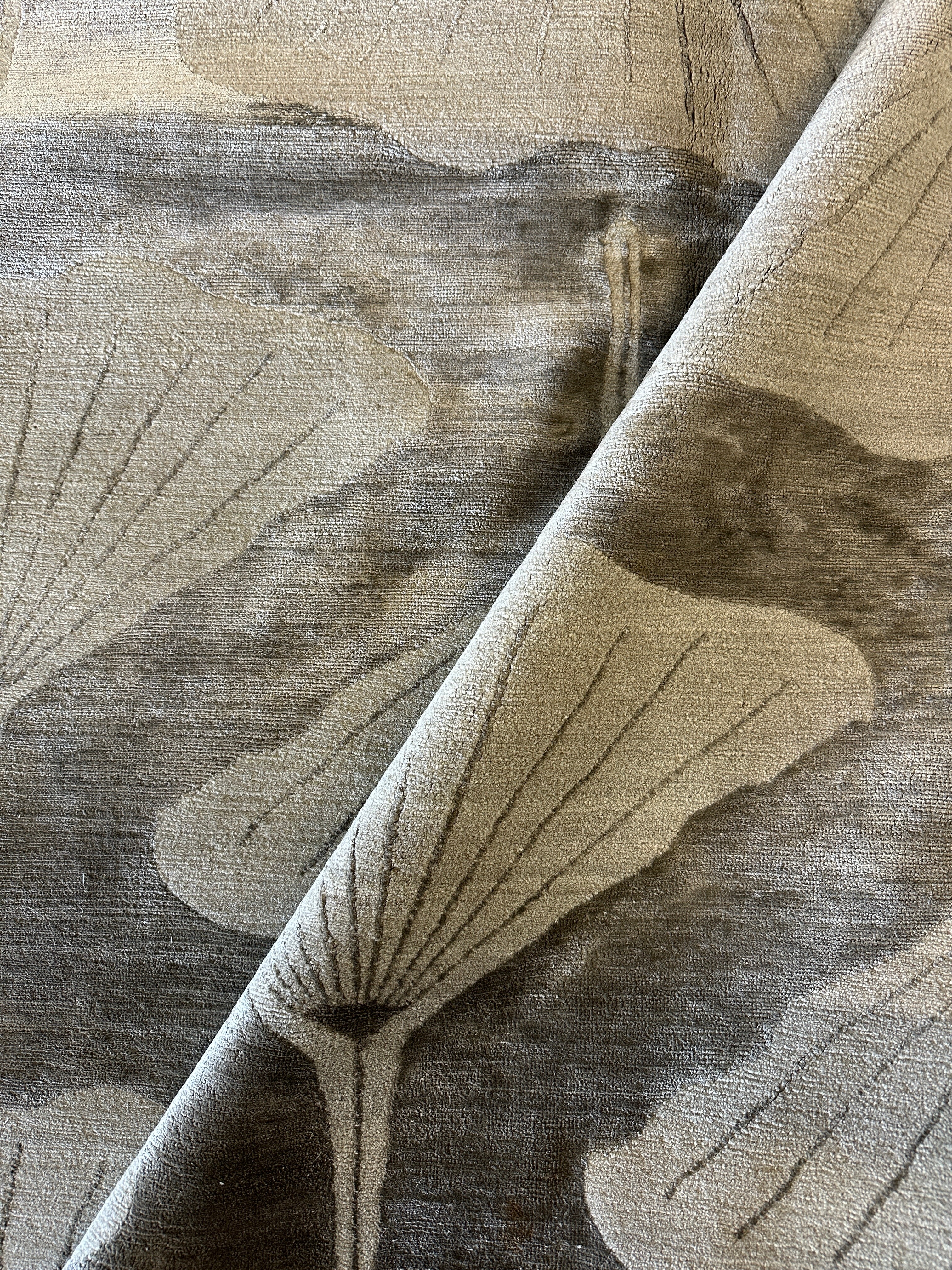 Jamie Casino 10x14 Silver Ginko Tibetan Rug