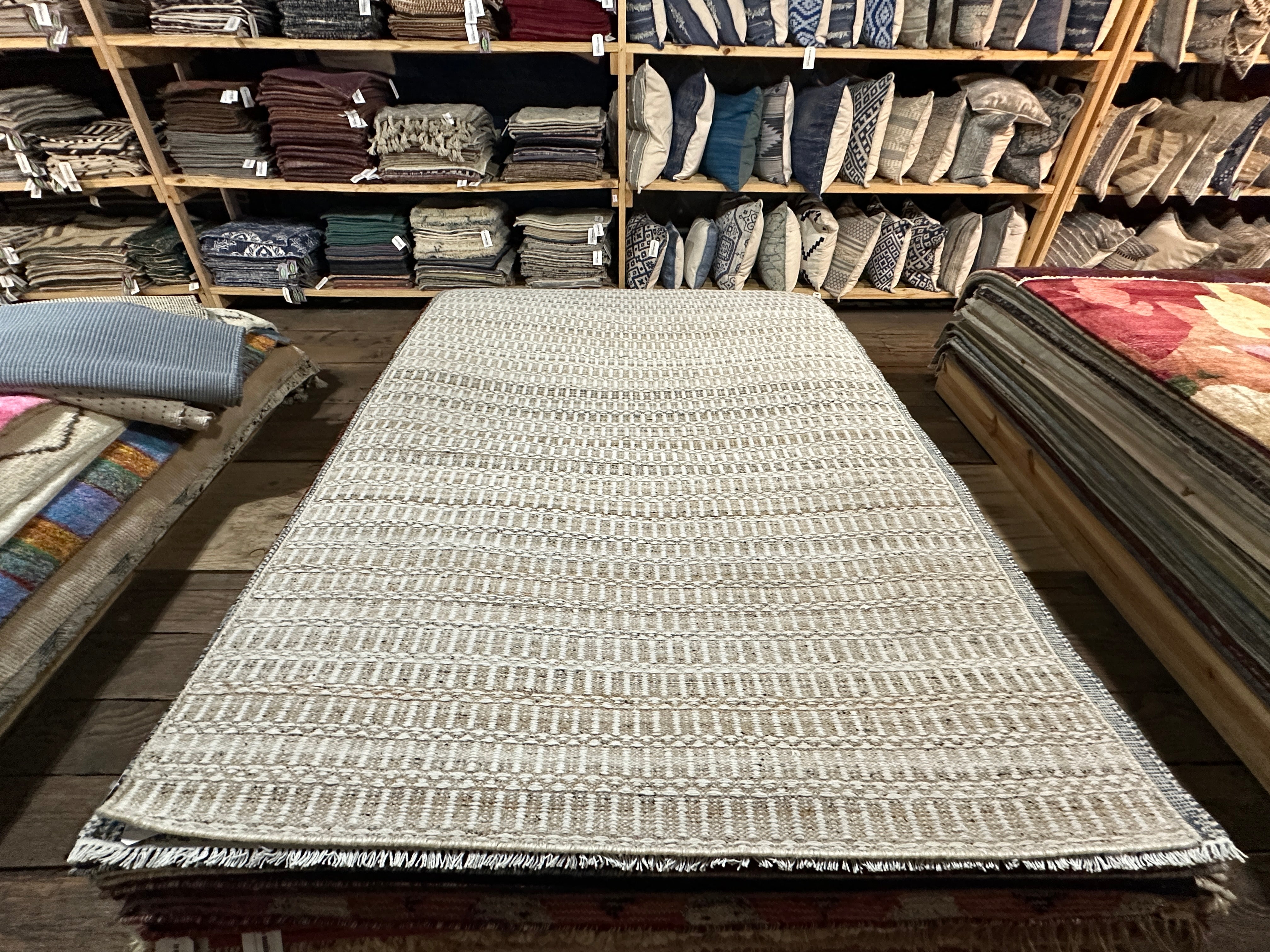 Chow 5.3x7.6 Handwoven Durrie Ivory and Tan