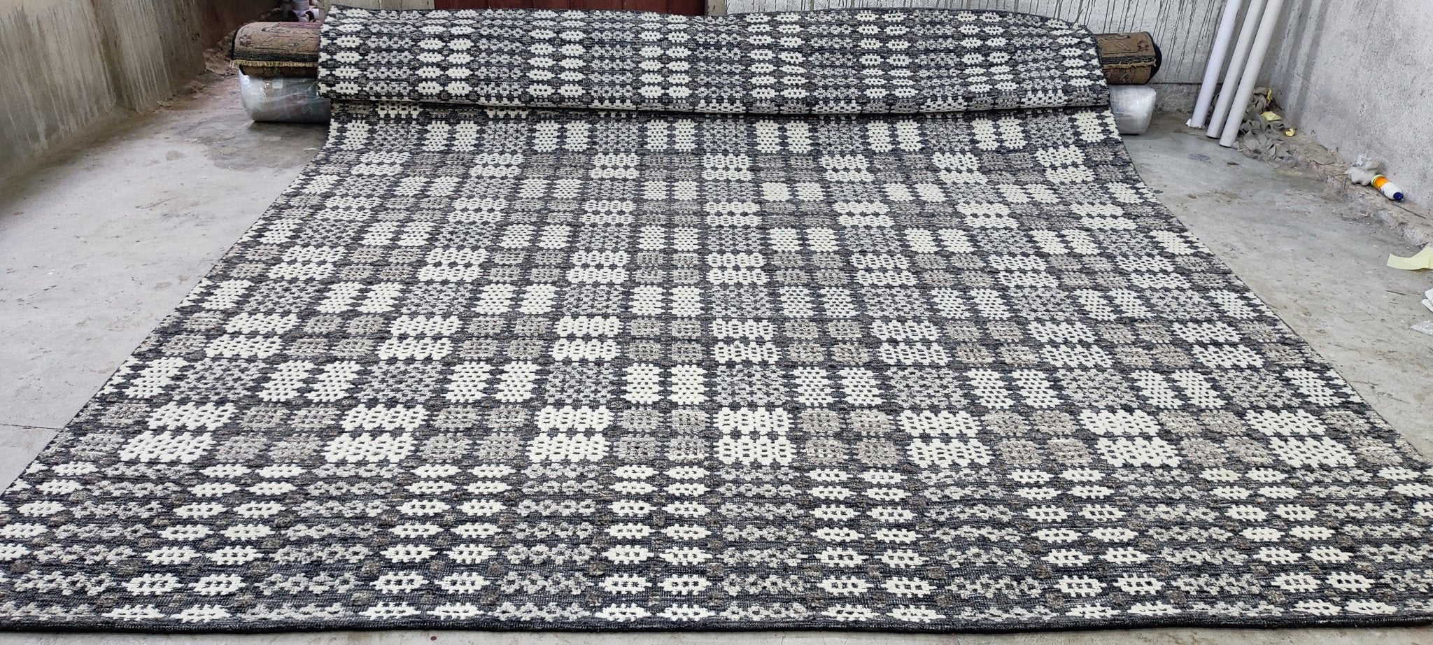 Burton 10.3x14 Hand-Knotted Dark Grey & Ivory Modern | Banana Manor Rug Factory Outlet