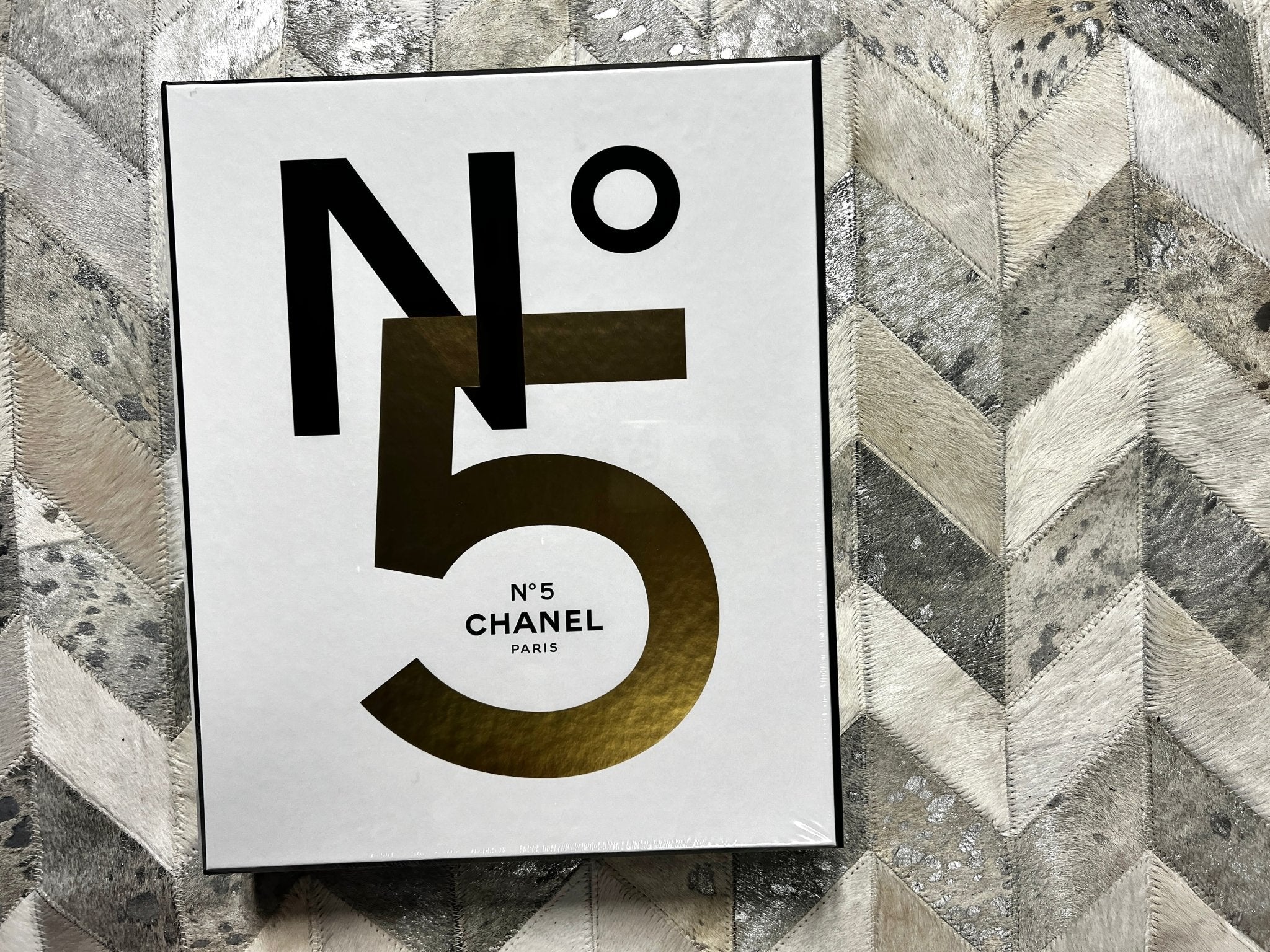 No 5 Chanel Logo