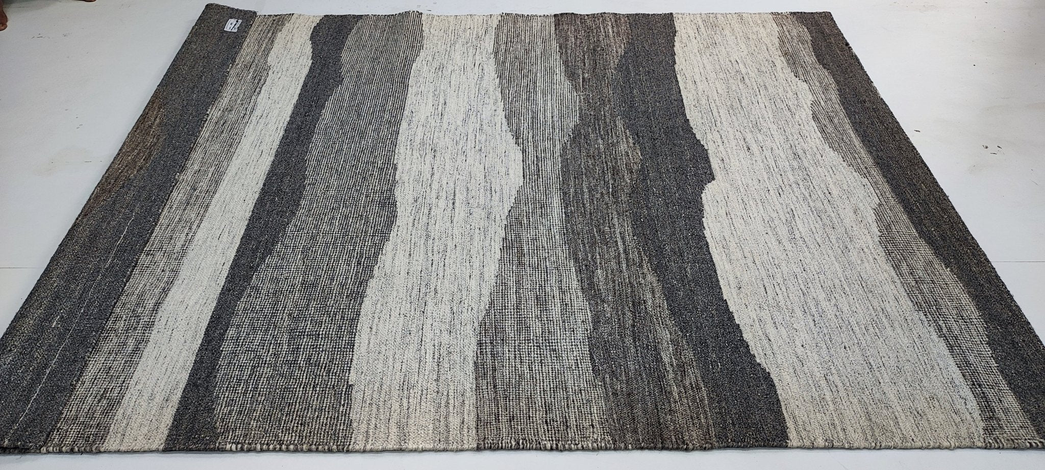 Druids 5.6x7.6 Handwoven Beige & Grey Modern Durrie | Banana Manor Rug Factory Outlet