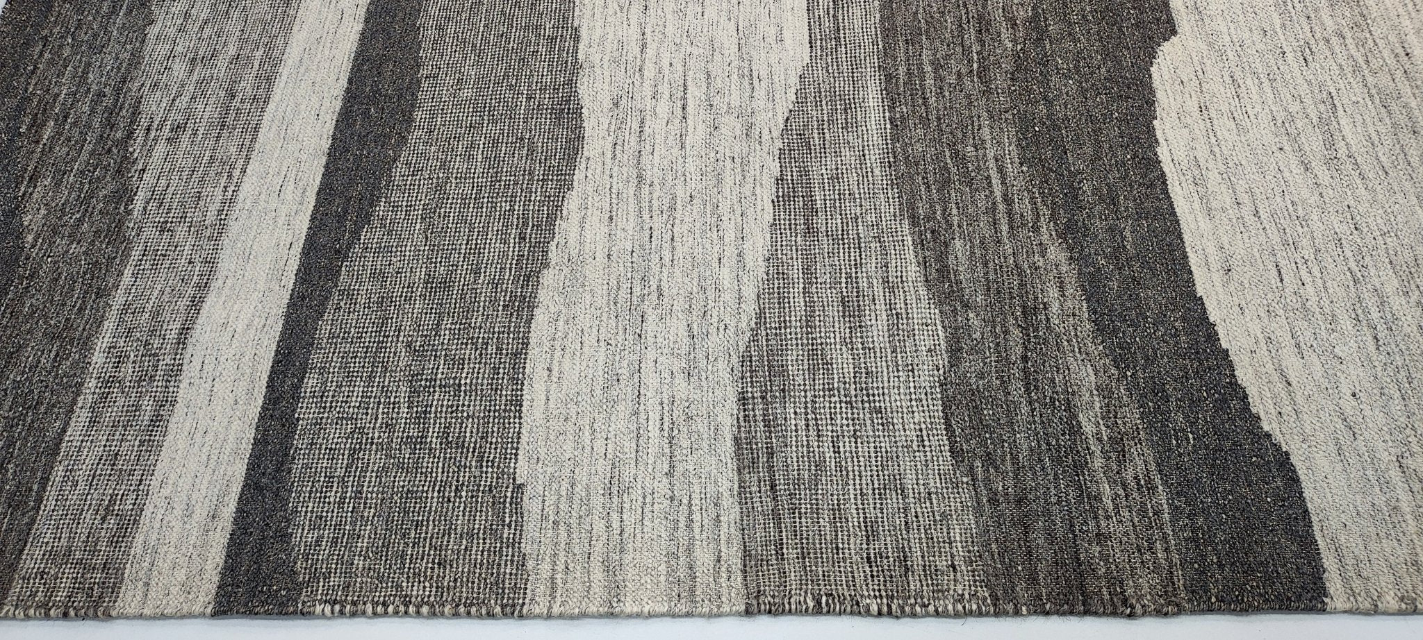 Druids 5.6x7.6 Handwoven Beige & Grey Modern Durrie | Banana Manor Rug Factory Outlet