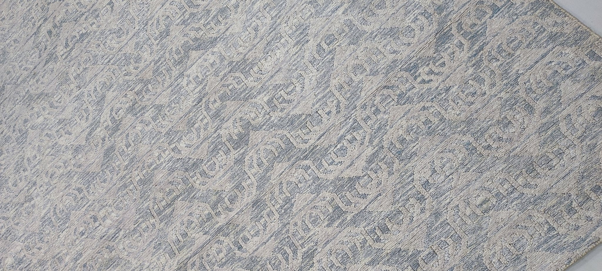 Knights of Chaos 7.9x9.6 Handwoven Silver Floral Durrie | Banana Manor Rug Factory Outlet