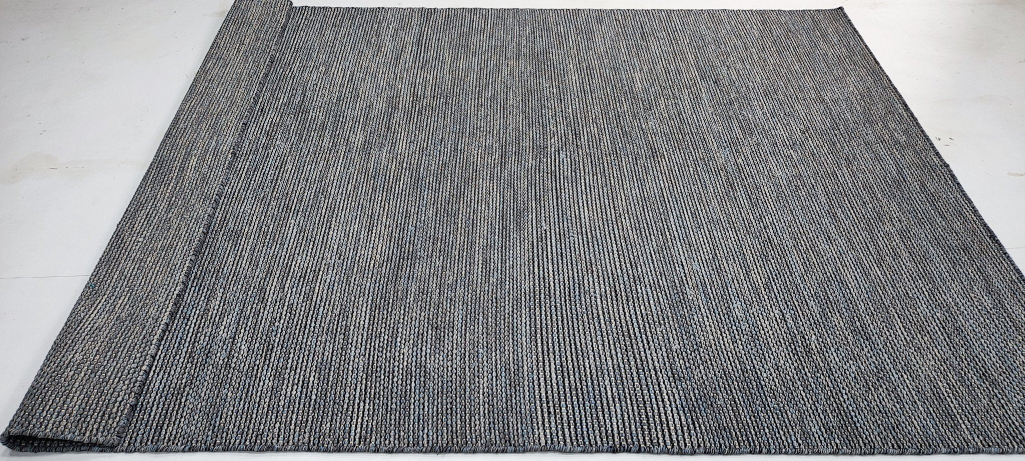 Krewe of Atlas 5.6x7.6 Handwoven Grey Textured Durrie | Banana Manor Rug Factory Outlet