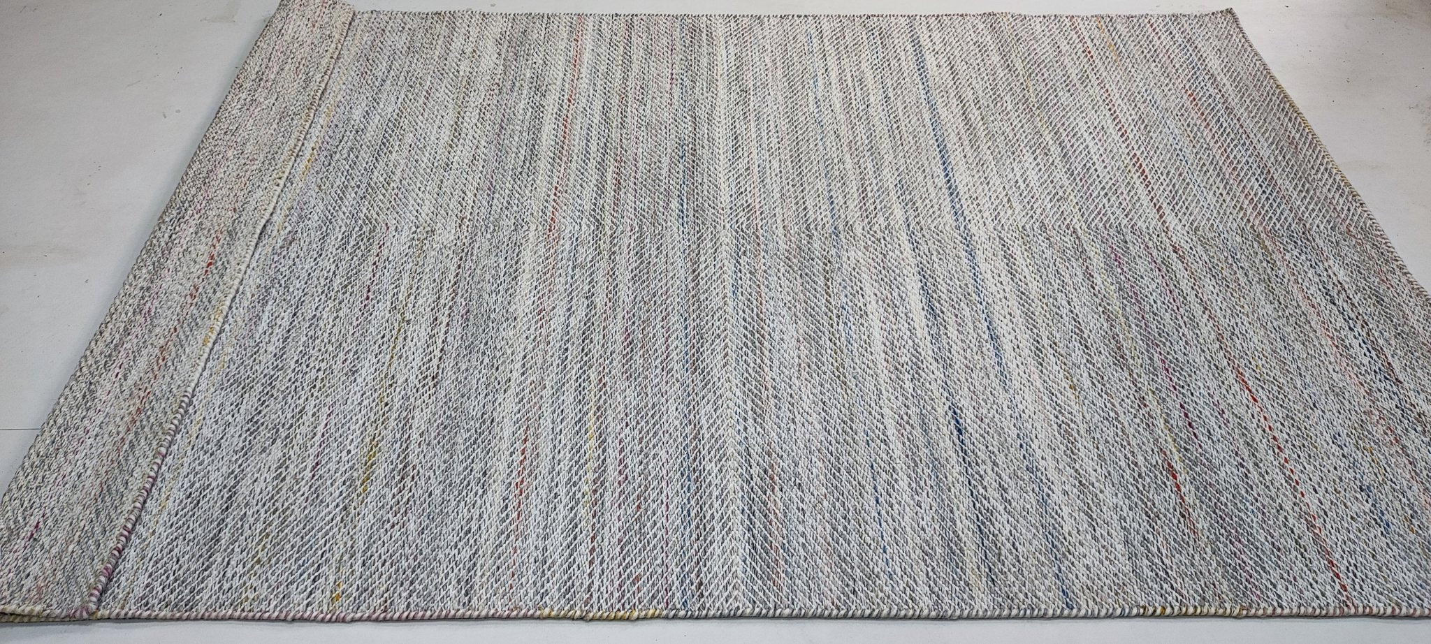 Krewe of Bilge 5x8 Handwoven Silver Textured Durrie | Banana Manor Rug Factory Outlet
