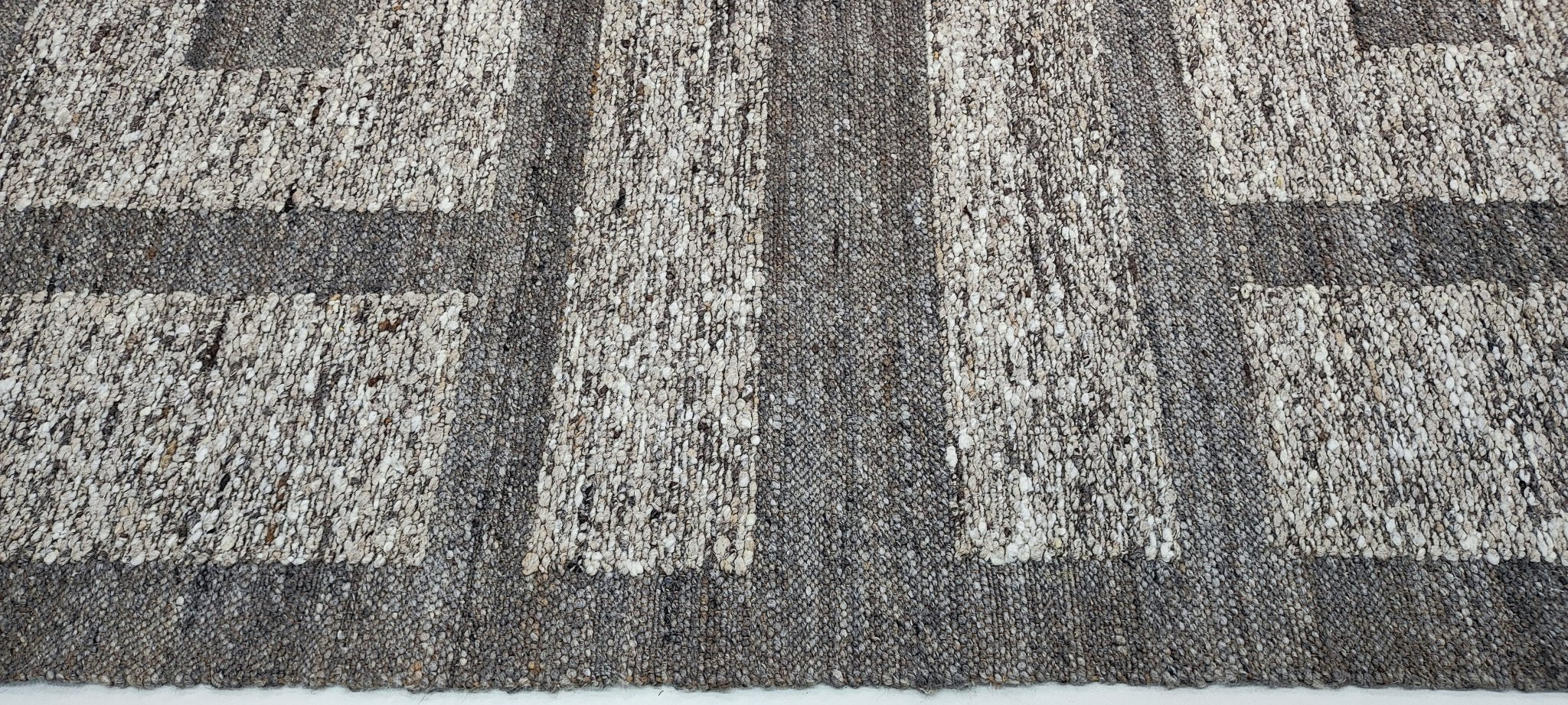 Krewe of Carrolton 5.6x7.9 Handwoven Silver & Grey Modern Durrie | Banana Manor Rug Factory Outlet