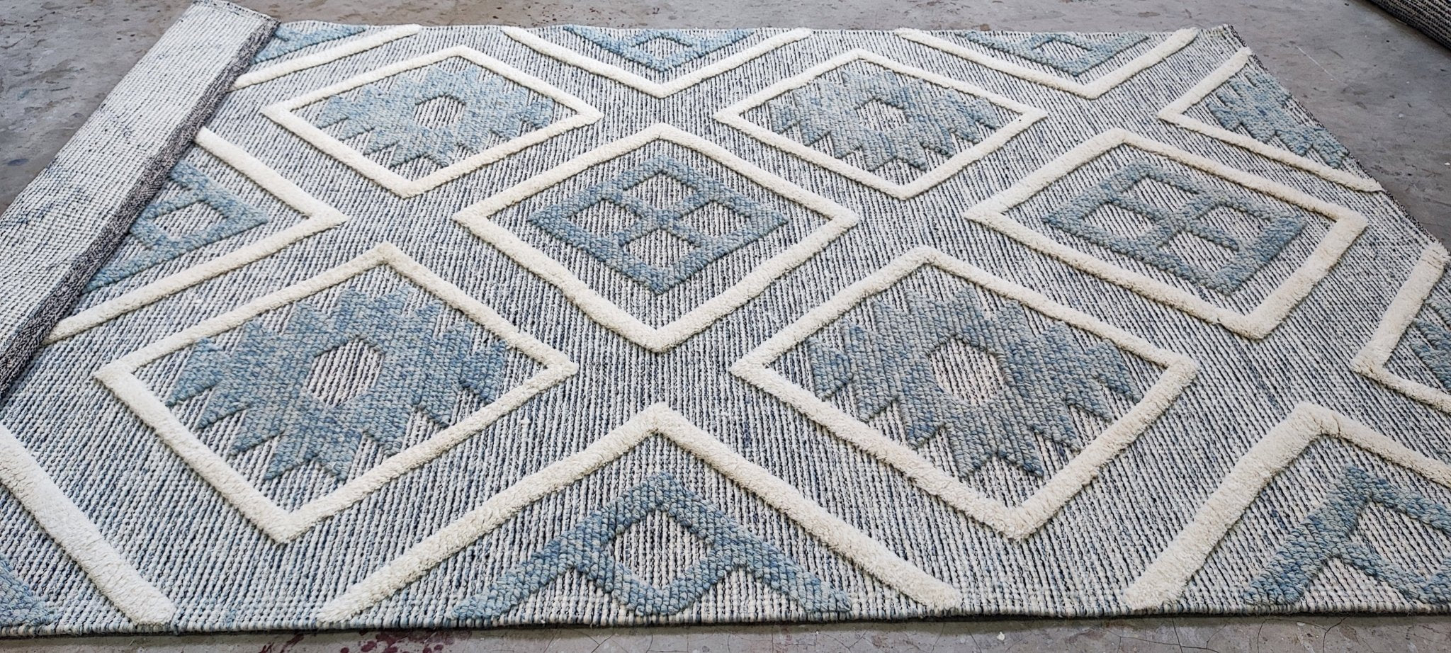 Lafitte's Blacksmith Shop 5x8 Handwoven Blue & Ivory High Low | Banana Manor Rug Factory Outlet