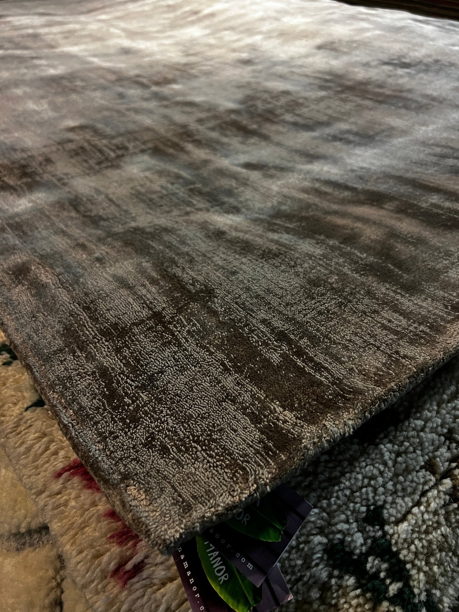 Mad Hatters 4.9x6.9 Handwoven Grey Tip Sheared Viscose | Banana Manor Rug Factory Outlet