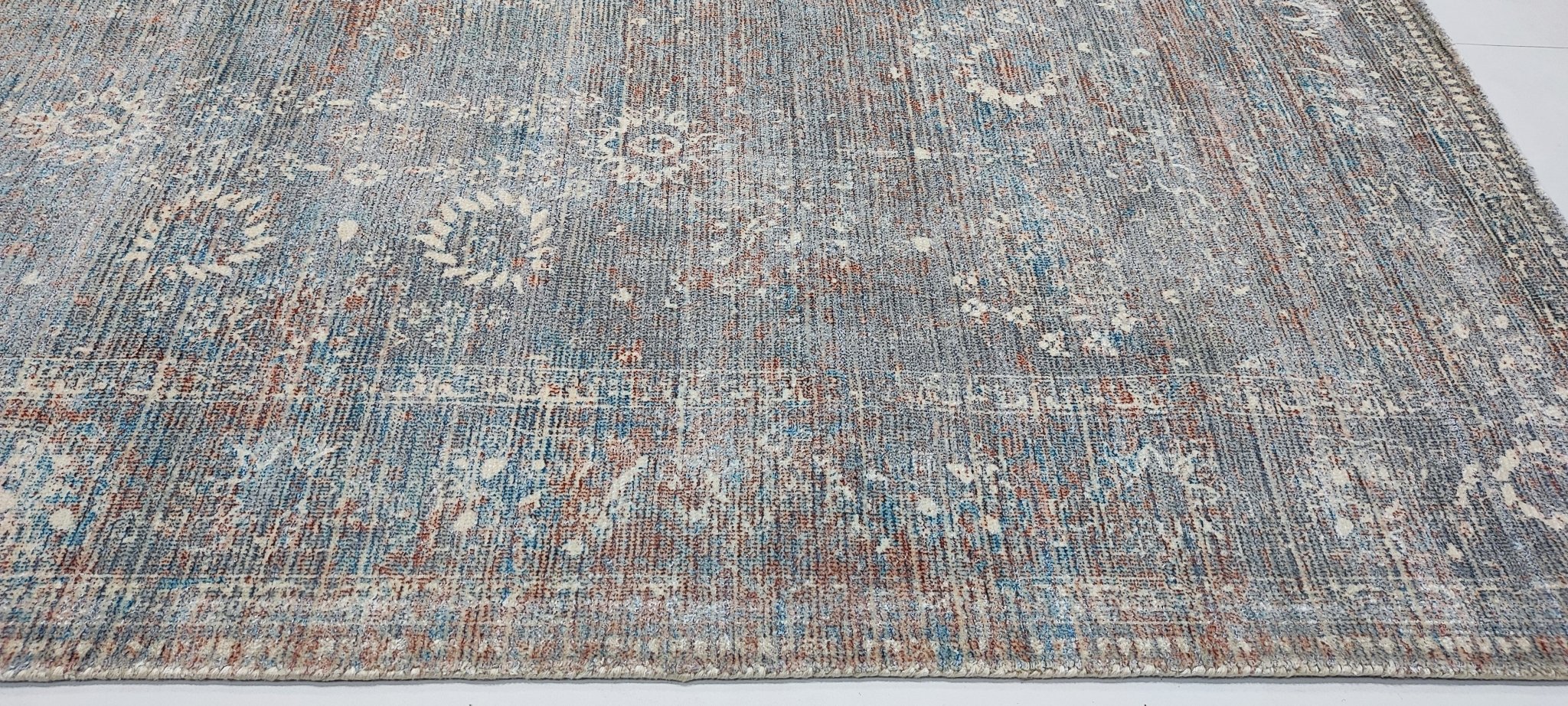 Nefertiti 5.3x7.9 Handwoven Light Blue Printed Viscose | Banana Manor Rug Factory Outlet