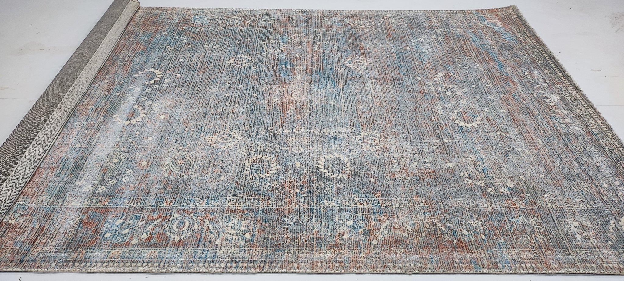 Nefertiti 5.3x7.9 Handwoven Light Blue Printed Viscose | Banana Manor Rug Factory Outlet