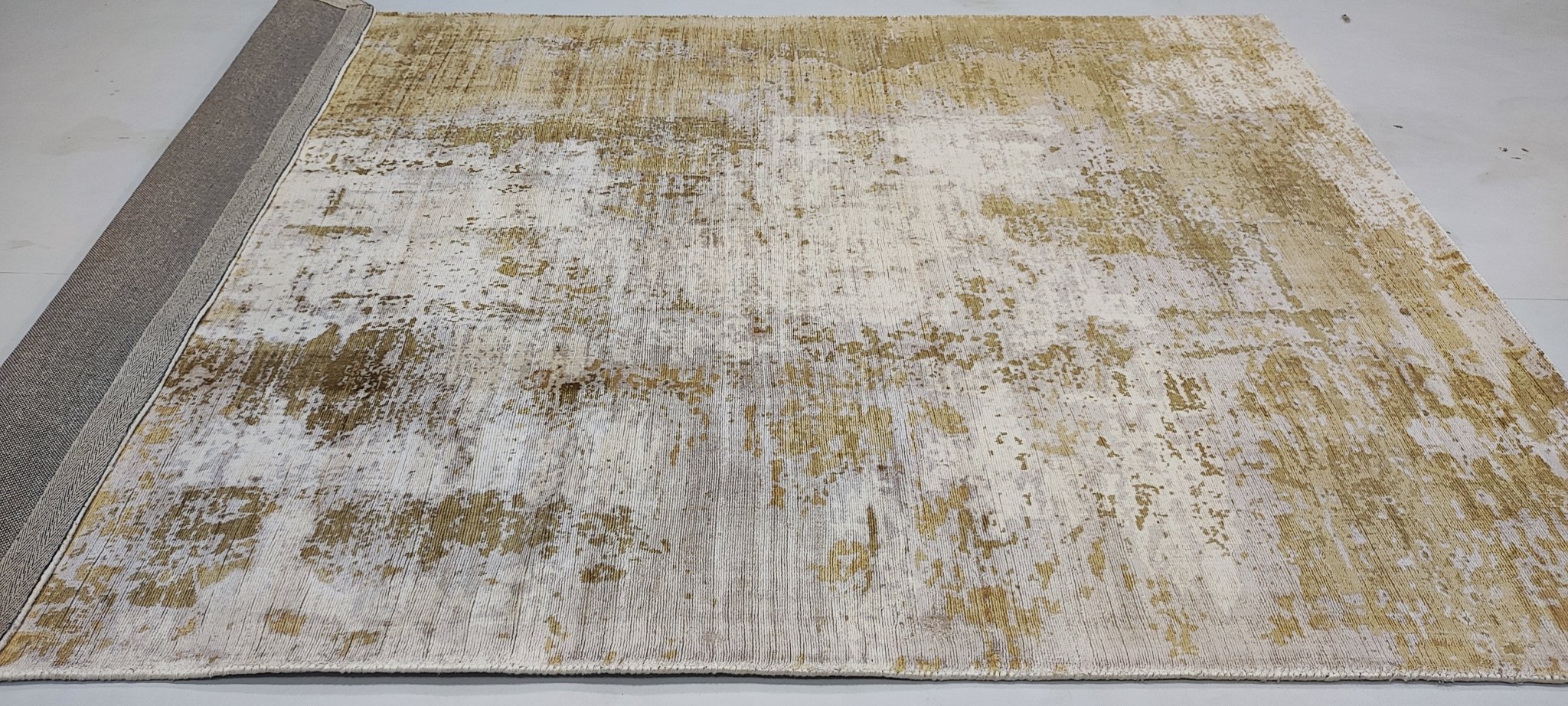 Nyx 5.3x7.9 Handwoven Light Gold Printed Viscose | Banana Manor Rug Factory Outlet