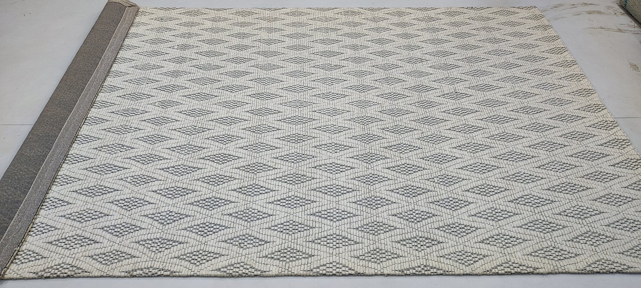 Pepper Saltzman 5x8 Handwoven Ivory & Grey Jacquard Durrie | Banana Manor Rug Factory Outlet