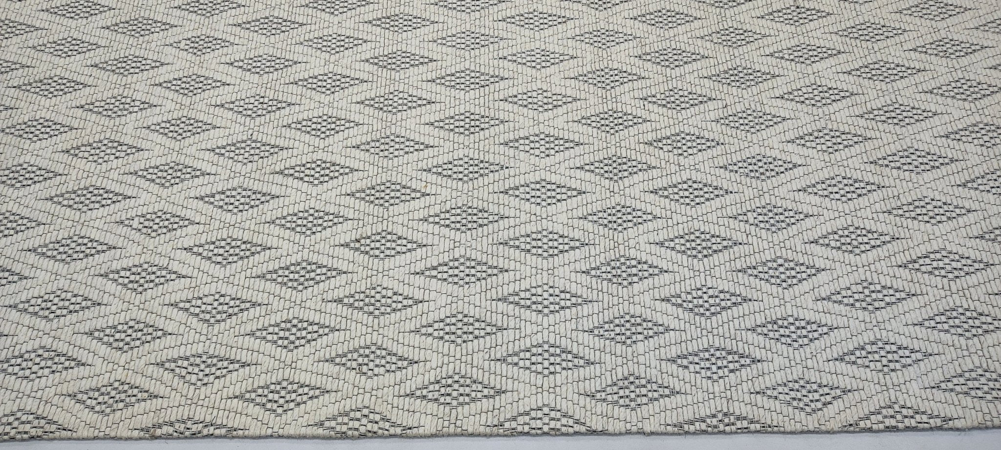 Pepper Saltzman 5x8 Handwoven Ivory & Grey Jacquard Durrie | Banana Manor Rug Factory Outlet