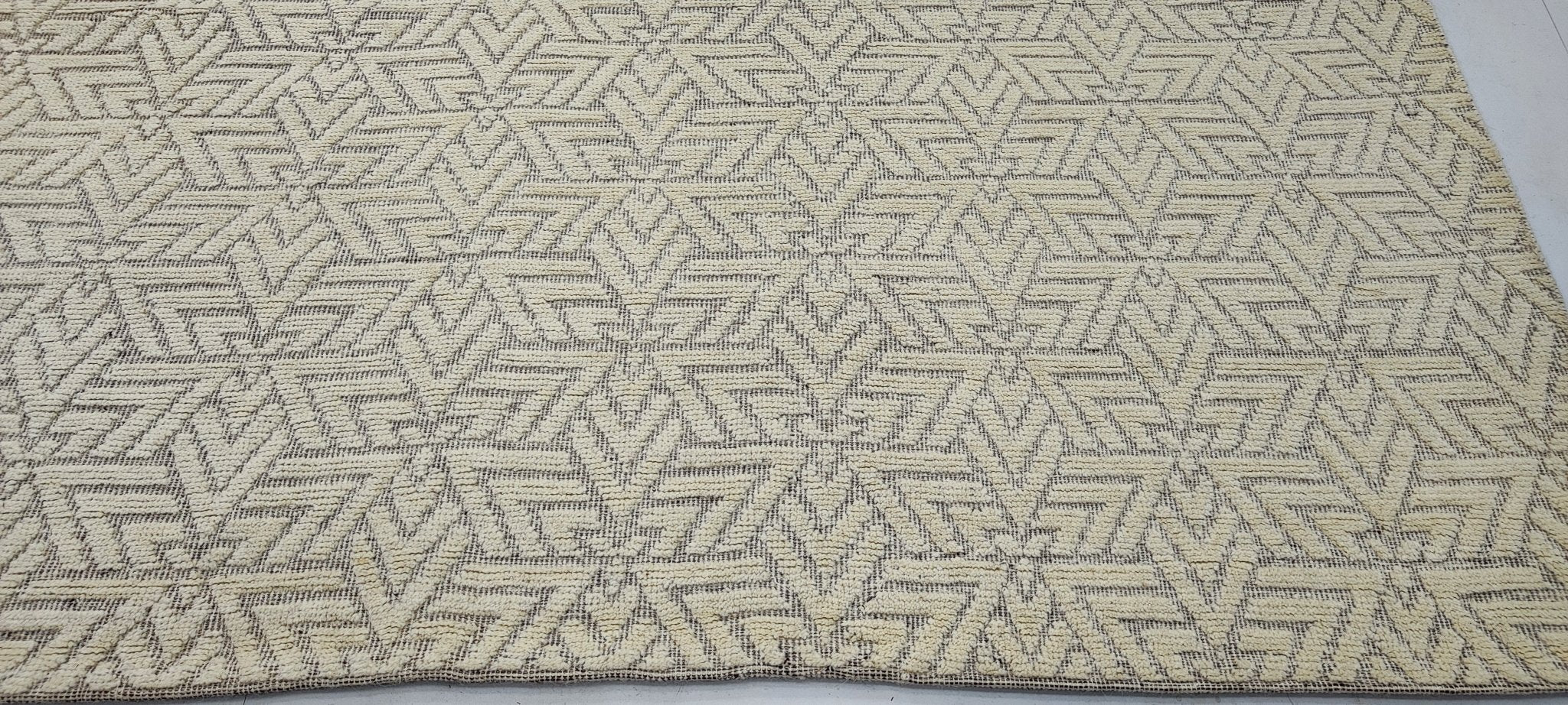 Pettinger 8x10 Hand-Knotted Silver & Grey High Low | Banana Manor Rug Factory Outlet