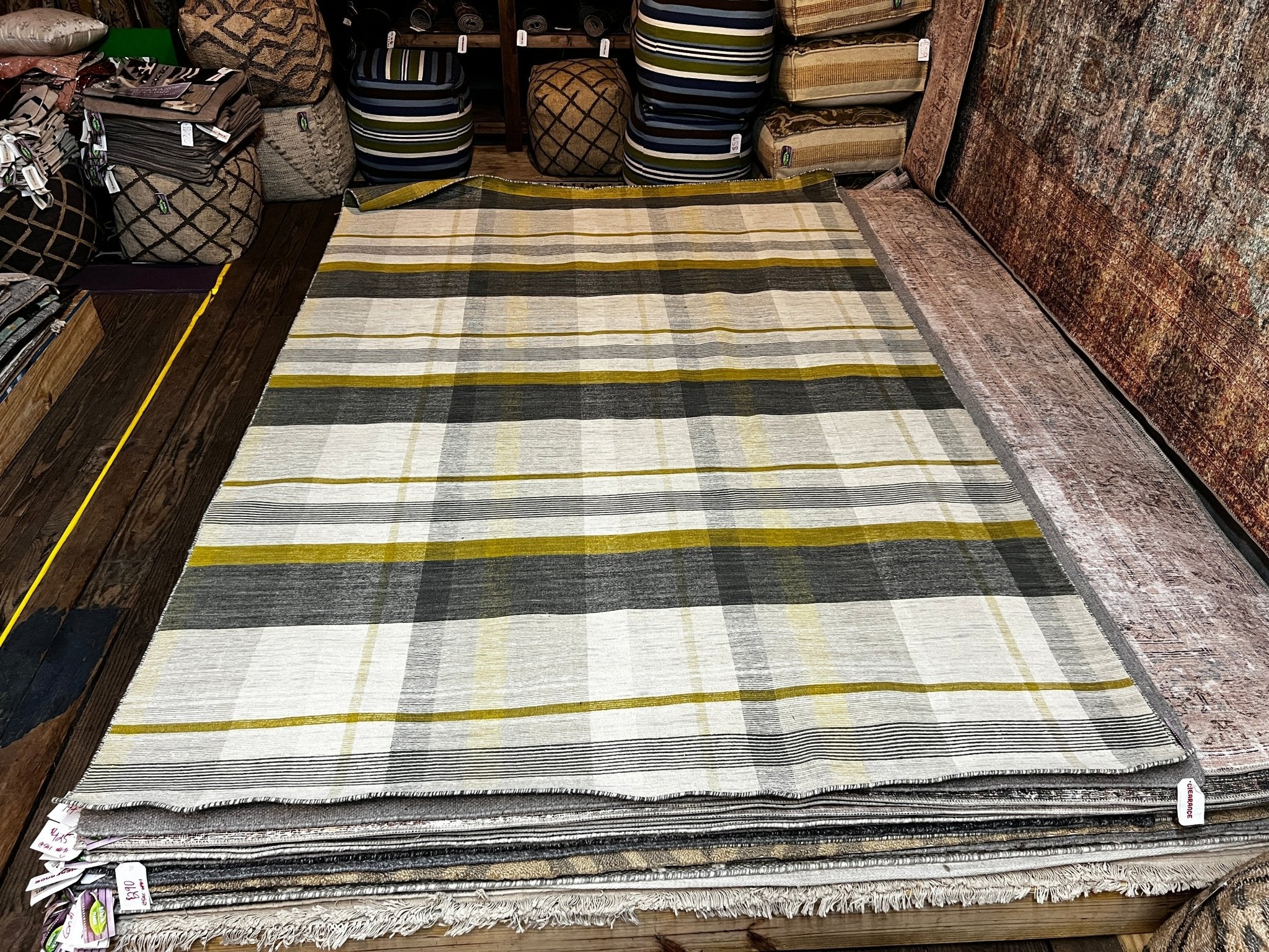 Put Your Preppie On Ya Yellow Belly 6.6x9.9 Handwoven Dark Grey and Ivory Durrie Rug | Banana Manor Rug Factory Outlet