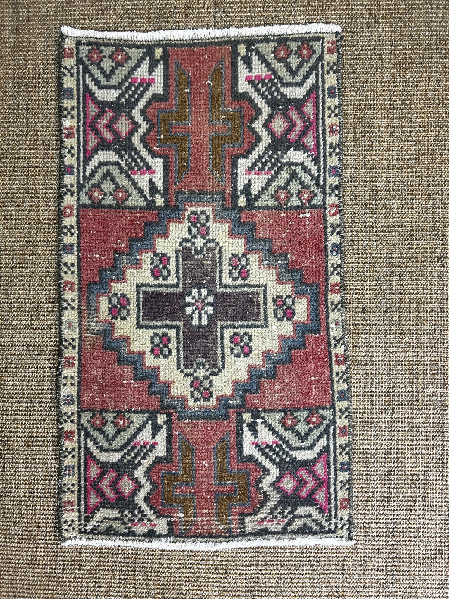 Vintage 1.6x2.7 Red and Beige Turkish Oushak Small Rug | Banana Manor Rug Factory Outlet