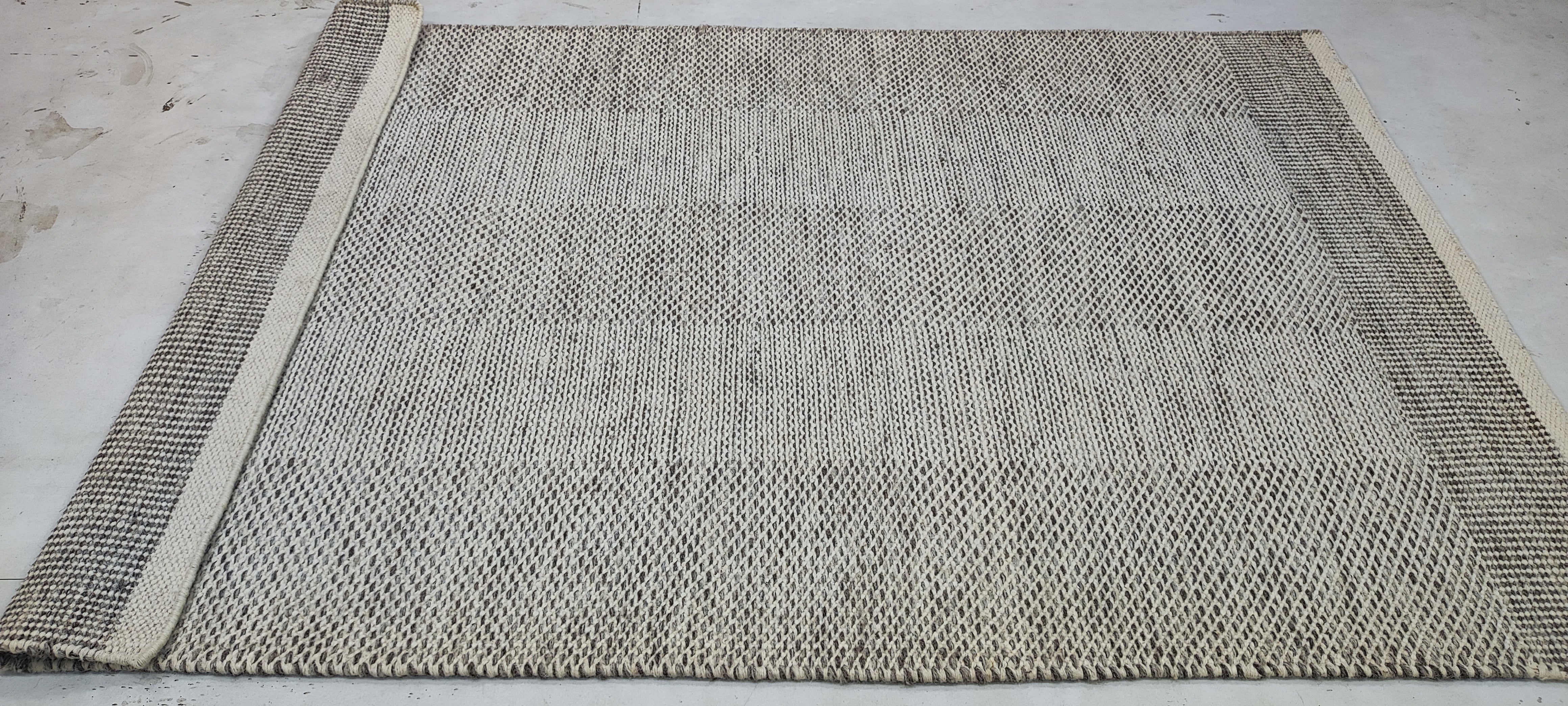 Gil 4x6 Hand-Woven Durrie Silver and Grey