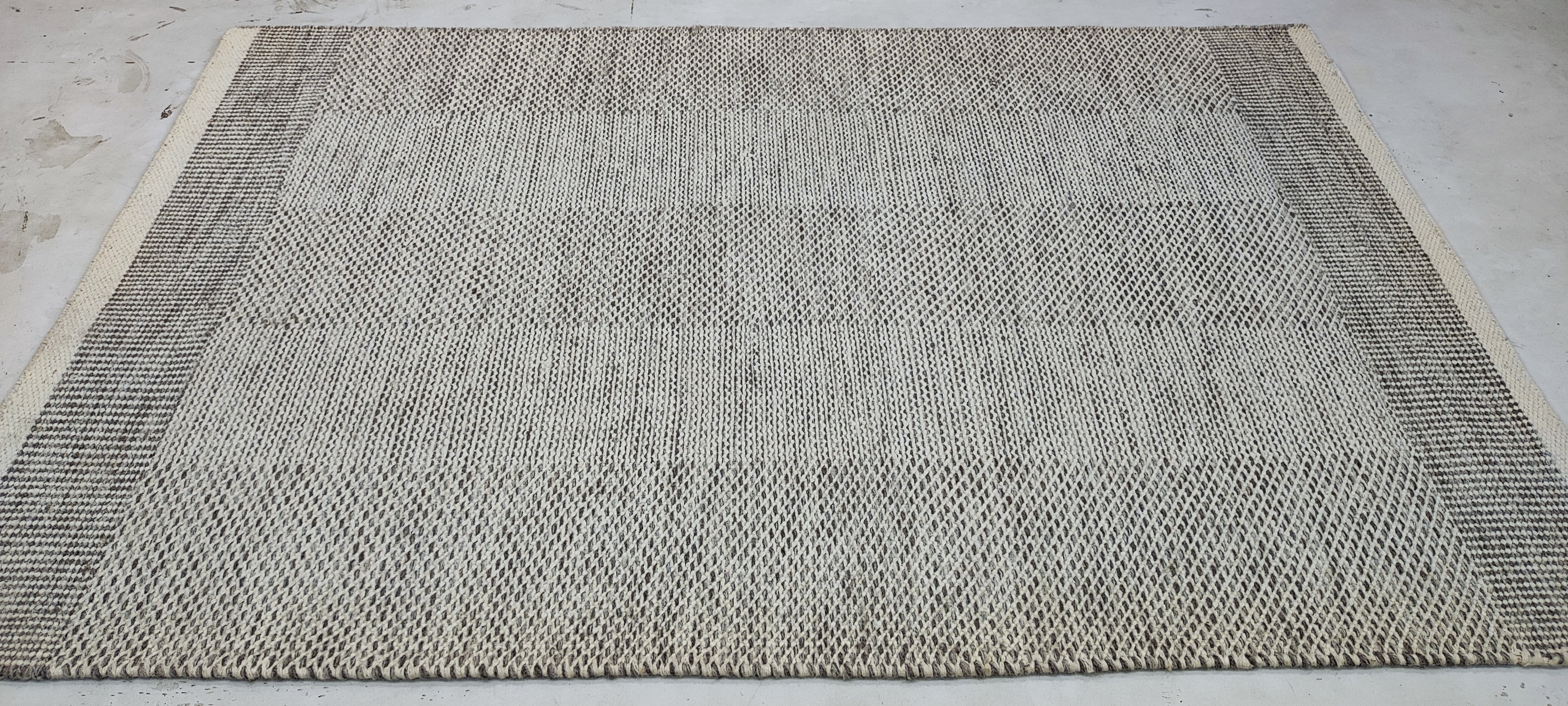 Gil 4x6 Hand-Woven Durrie Silver and Grey