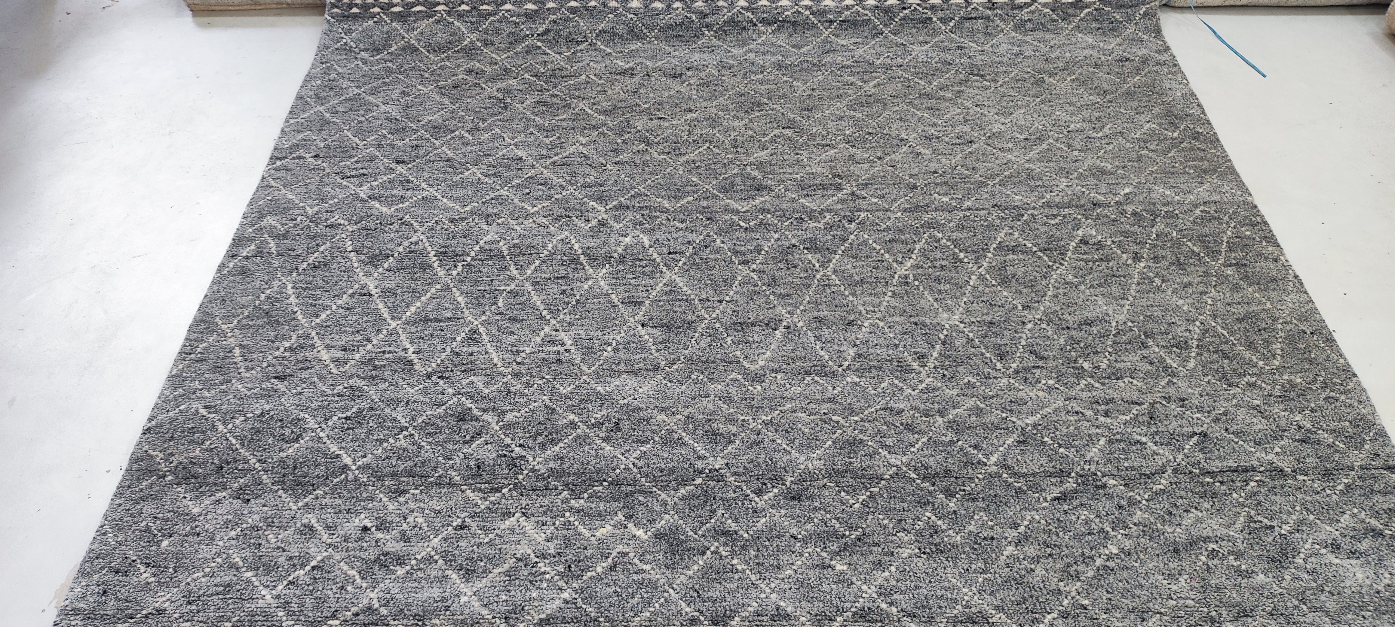 Ben Flajnik 6x9 Hand-Knotted Modern Grey and White