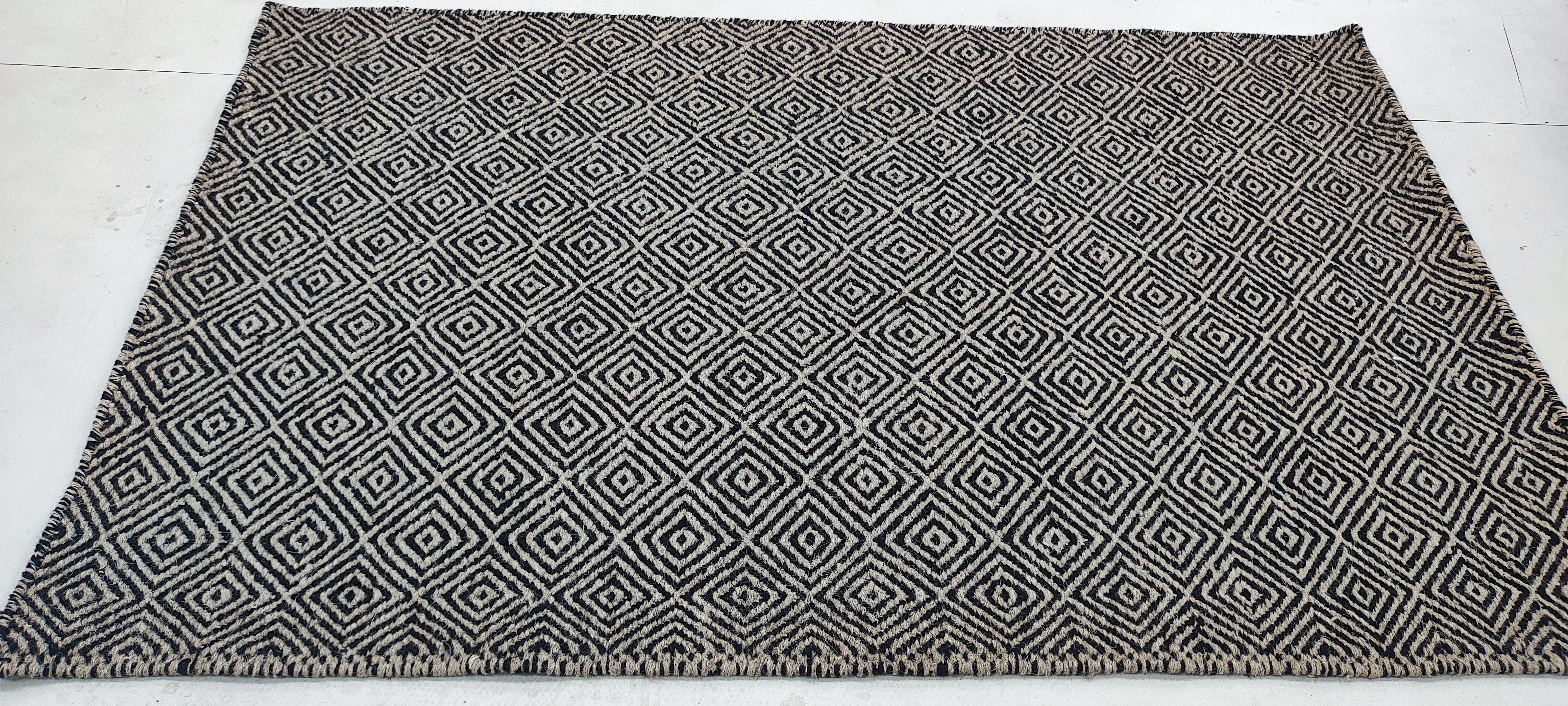 Rabbi Cohen 3x5 Hand-woven Durrie Rug (Multiple Colors)