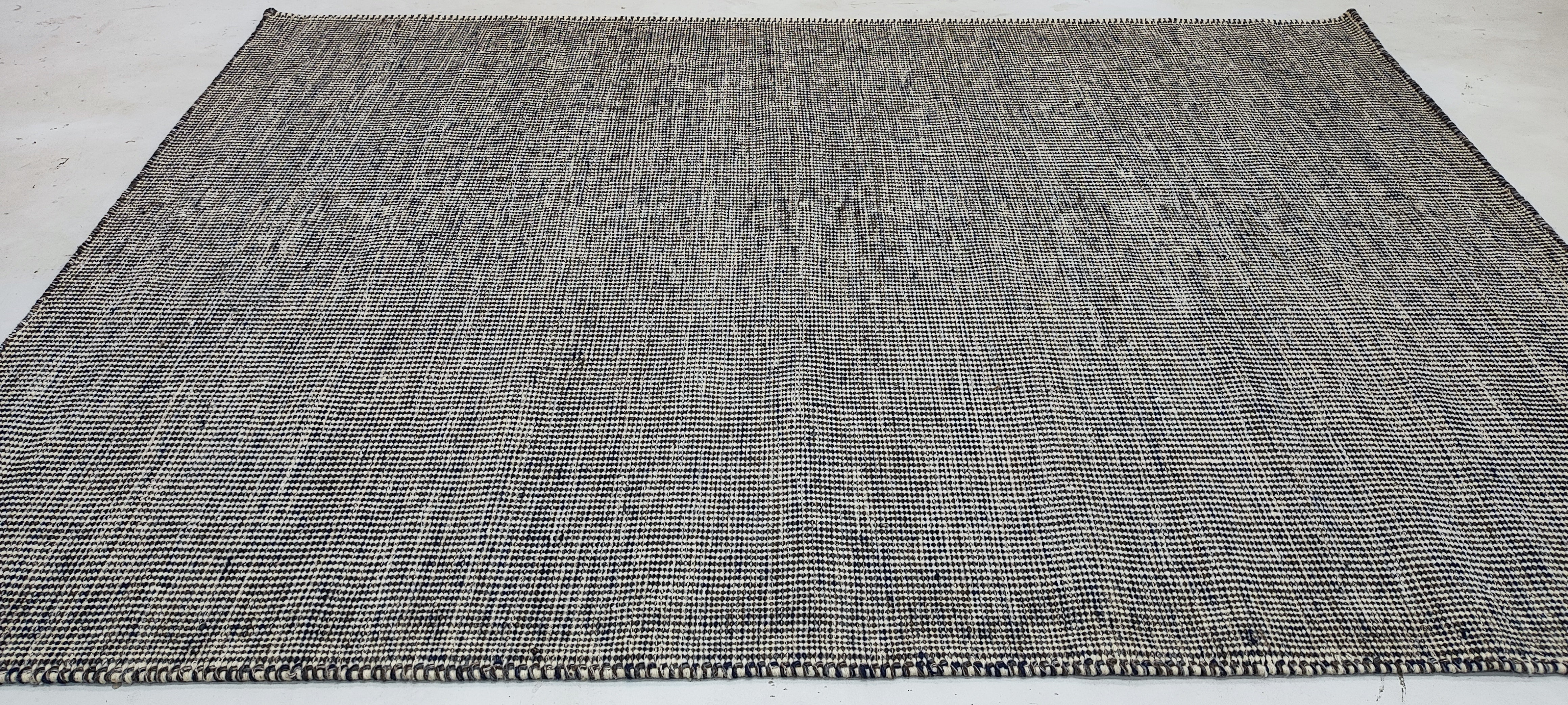 Kaji 5.3x7.6 Hand-Woven Durrie Black and Ivory