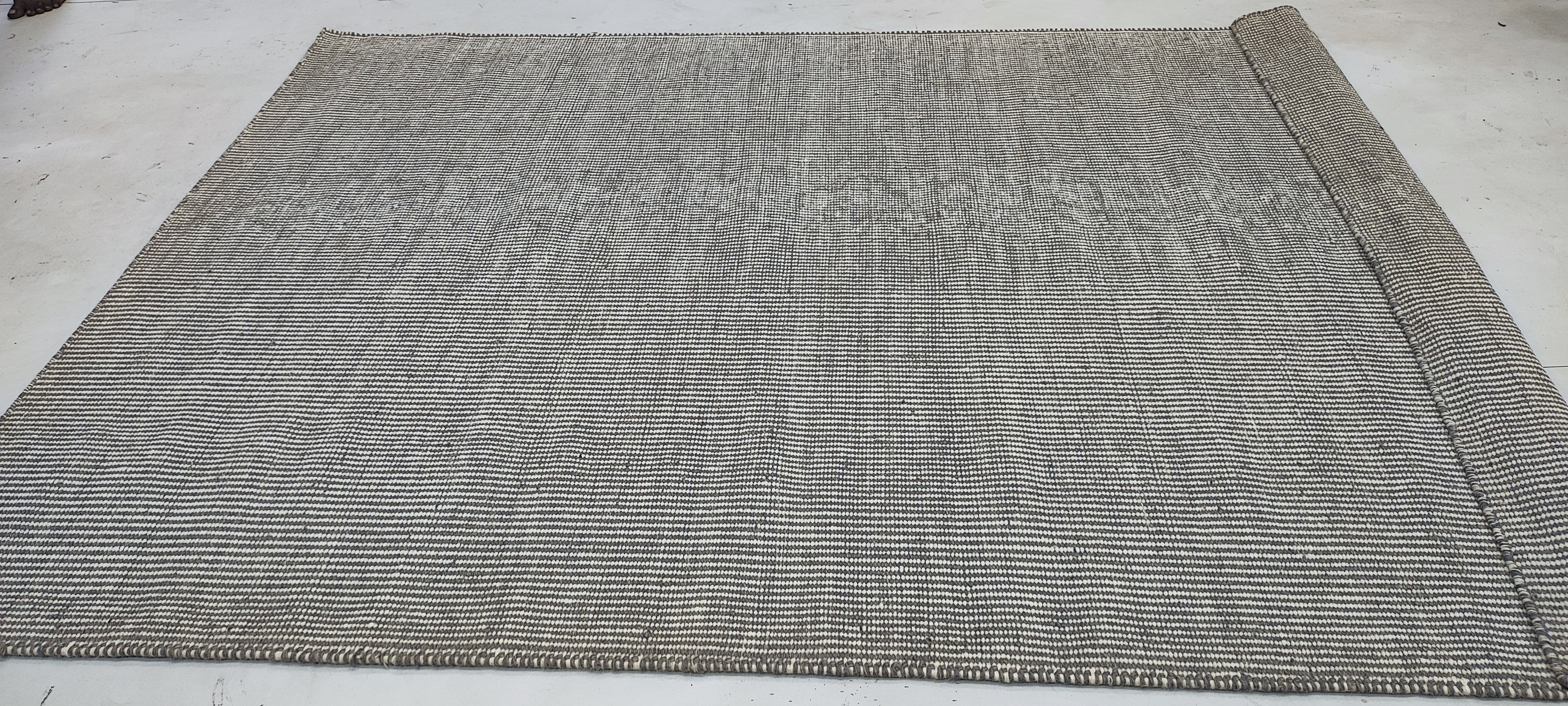 King 5.9x7.6 Hand-Woven Durrie Grey and Ivory