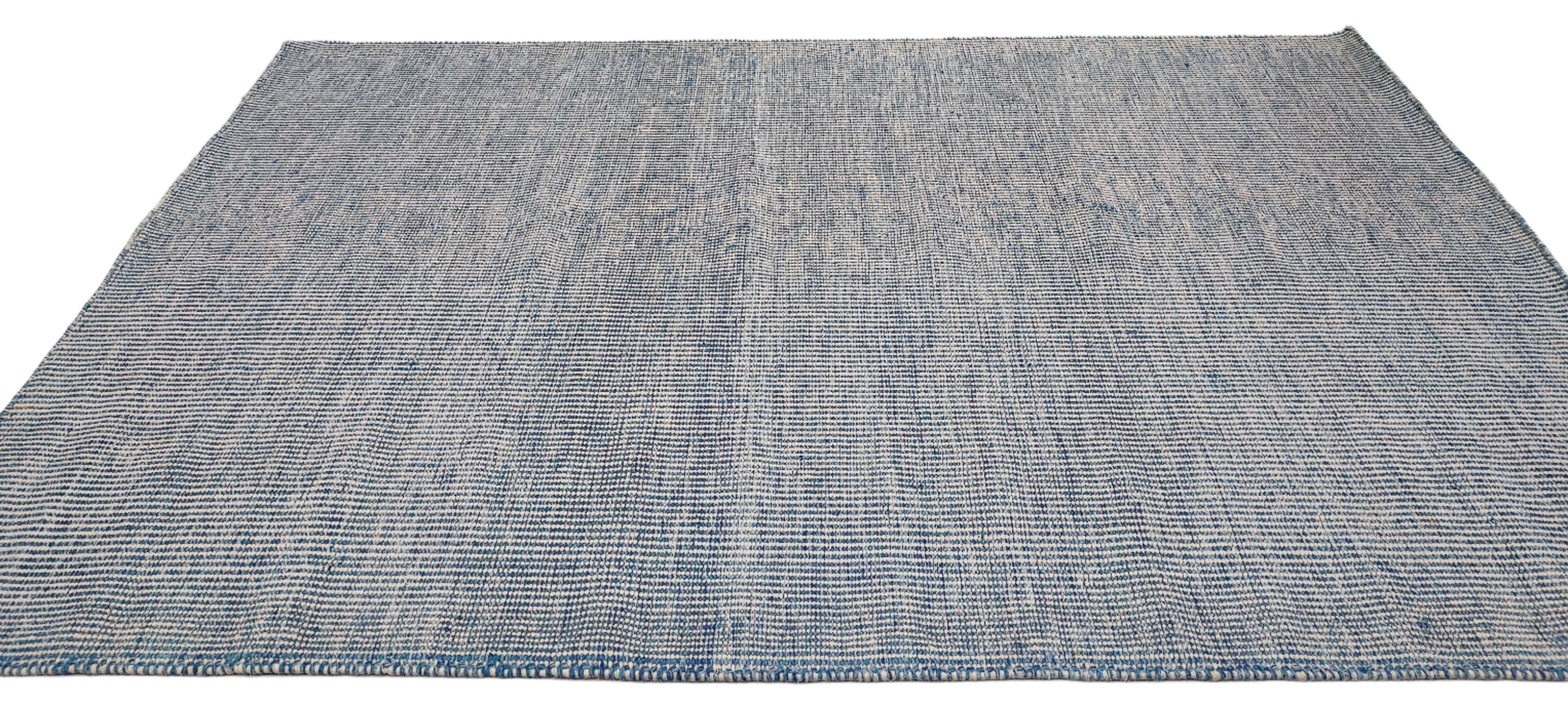 Sarian 5.3x7.6 Hand-Woven Durrie Ivory and Light Blue