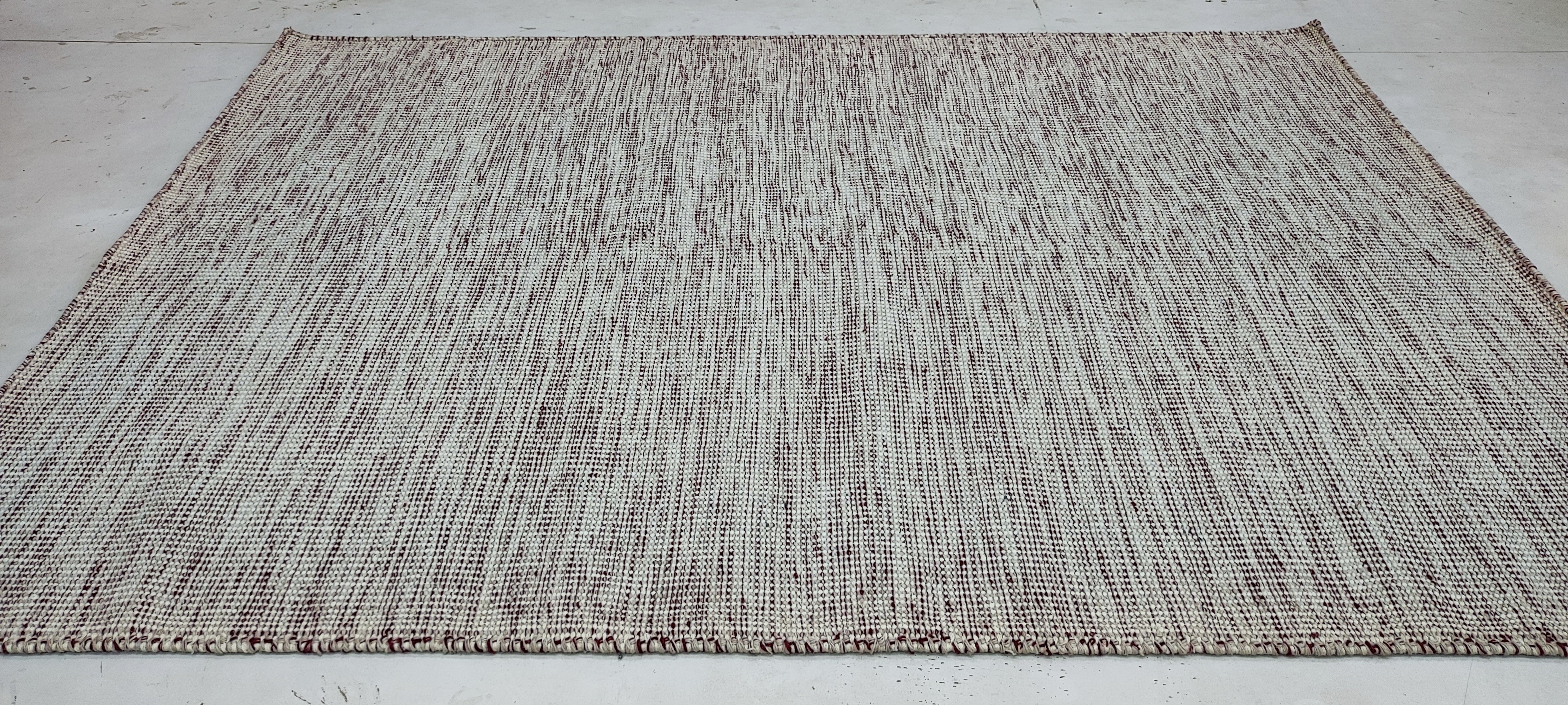 Alexandra 5.6x7.6 Hand-Woven Durrie Ivory and Red