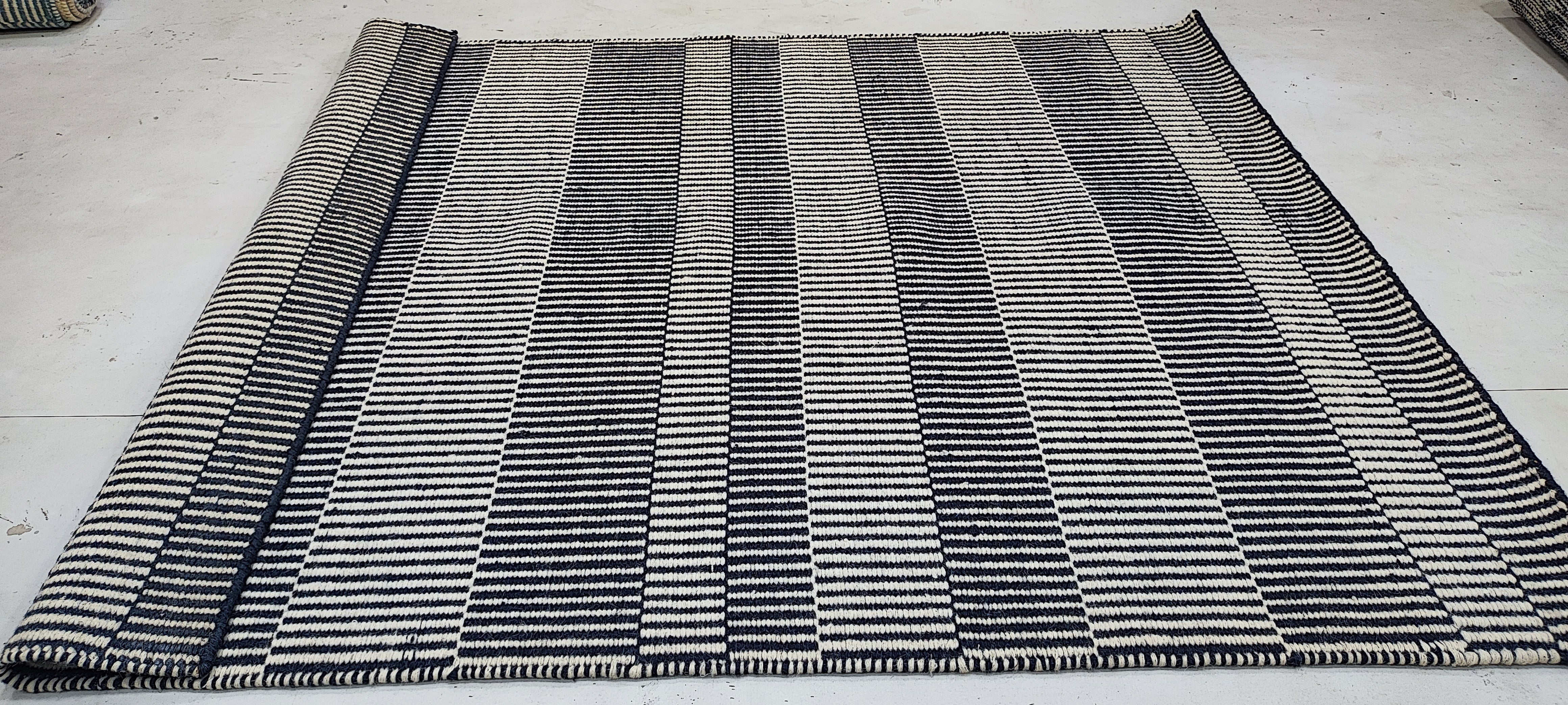 Karl Urban Hand-woven Durrie Rug (Multiple Sizes & Colors)