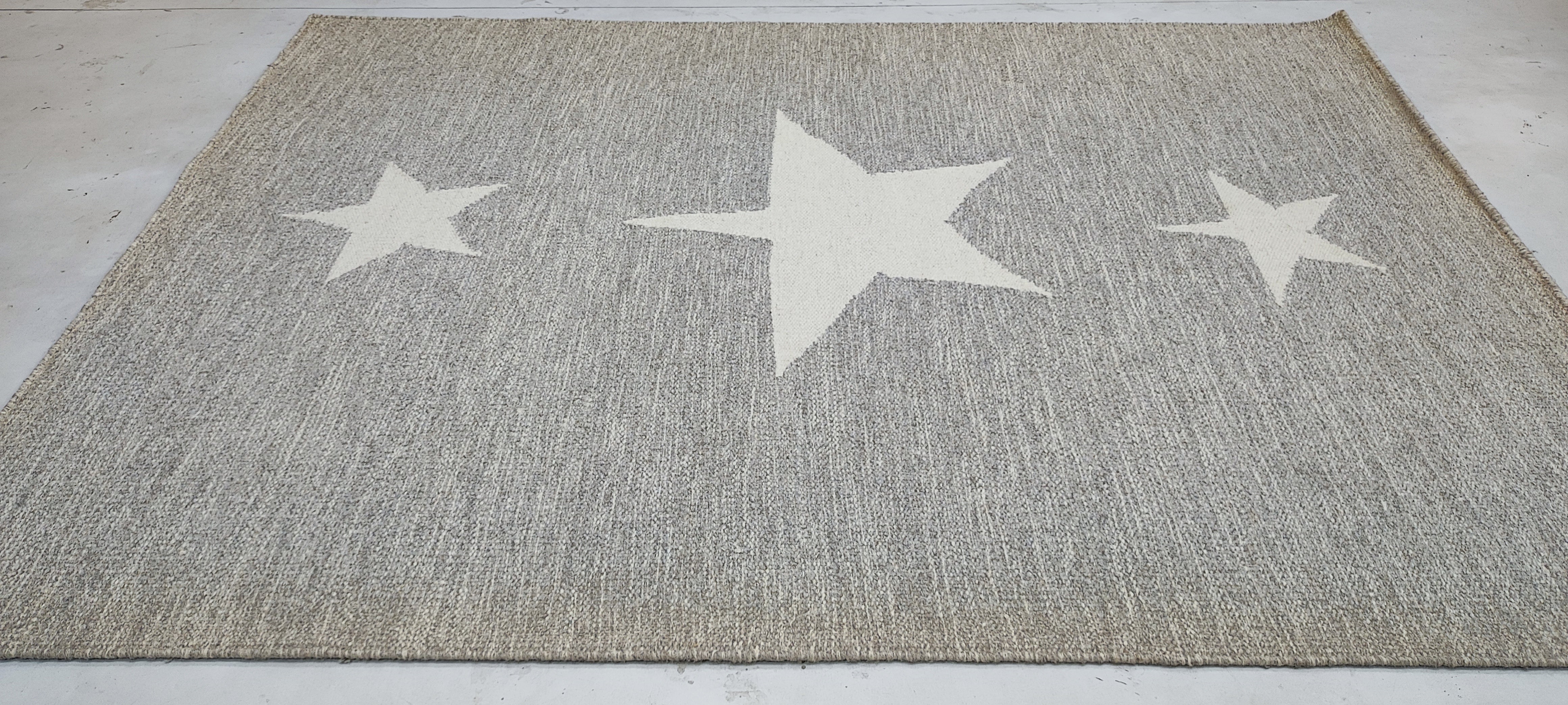 Billy Butcher 5.3x7.6 Beige Hand-woven Durrie Rug