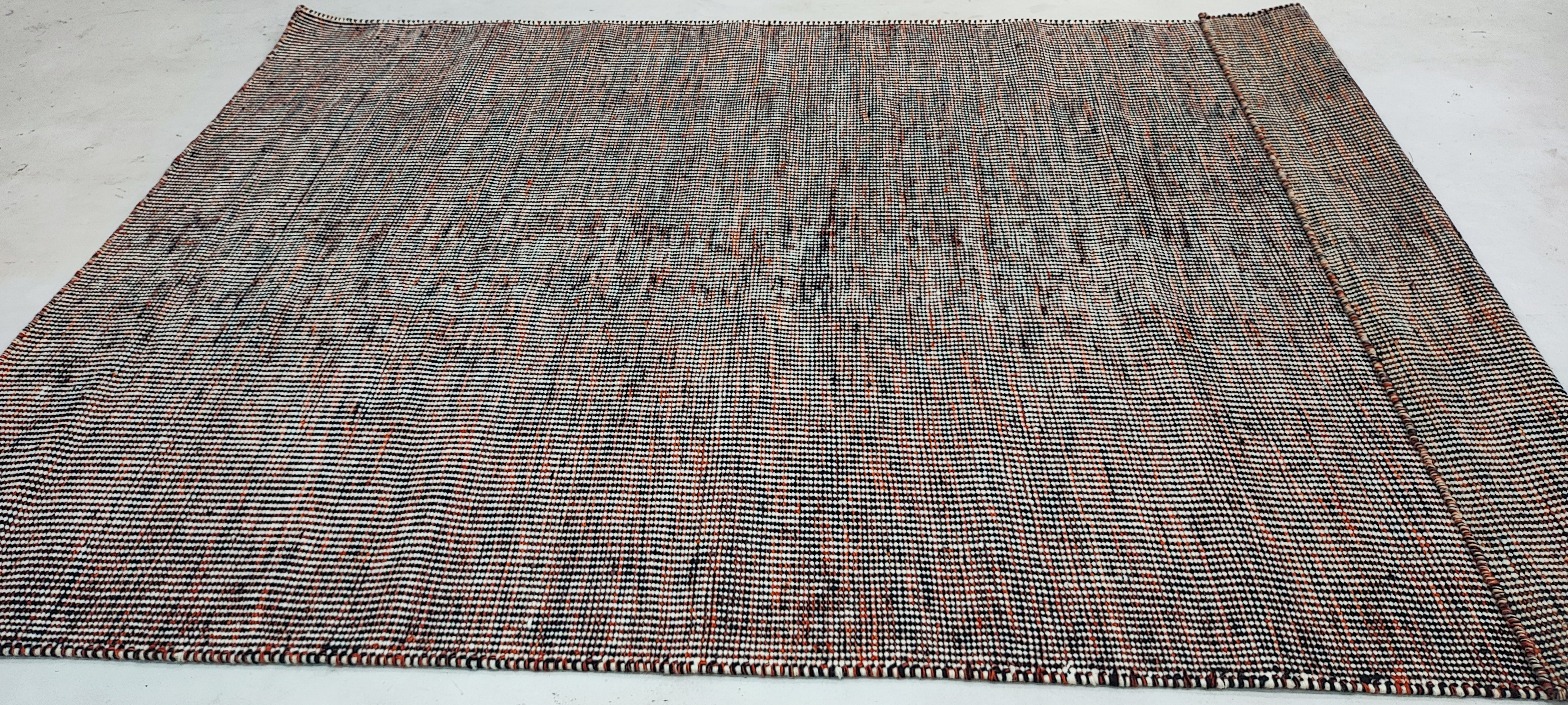 NAME 5.3x7.6 Hand-woven Durrie Rug (Multiple Colors)