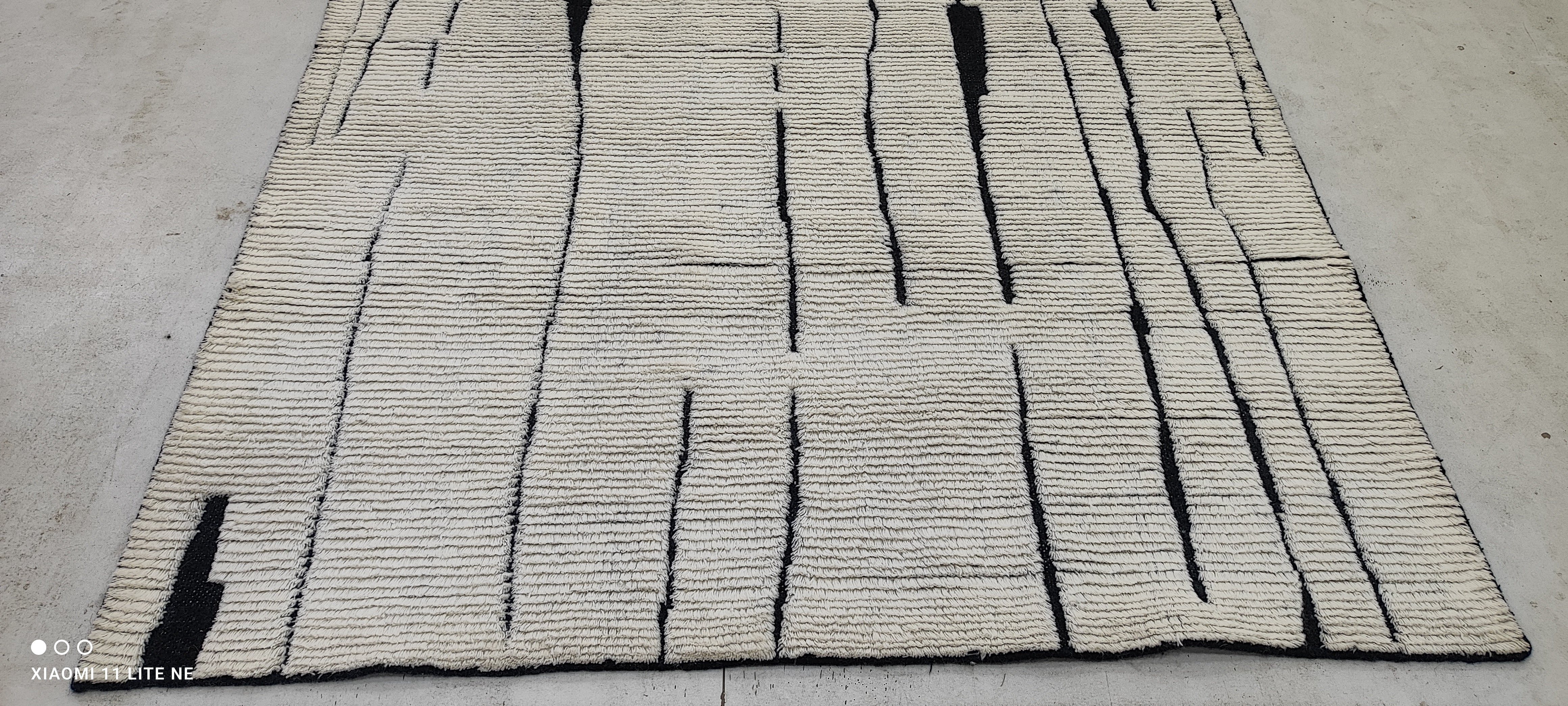 Christopher Pearce 5x8 White Hand-Knotted High-Low Modern Rug