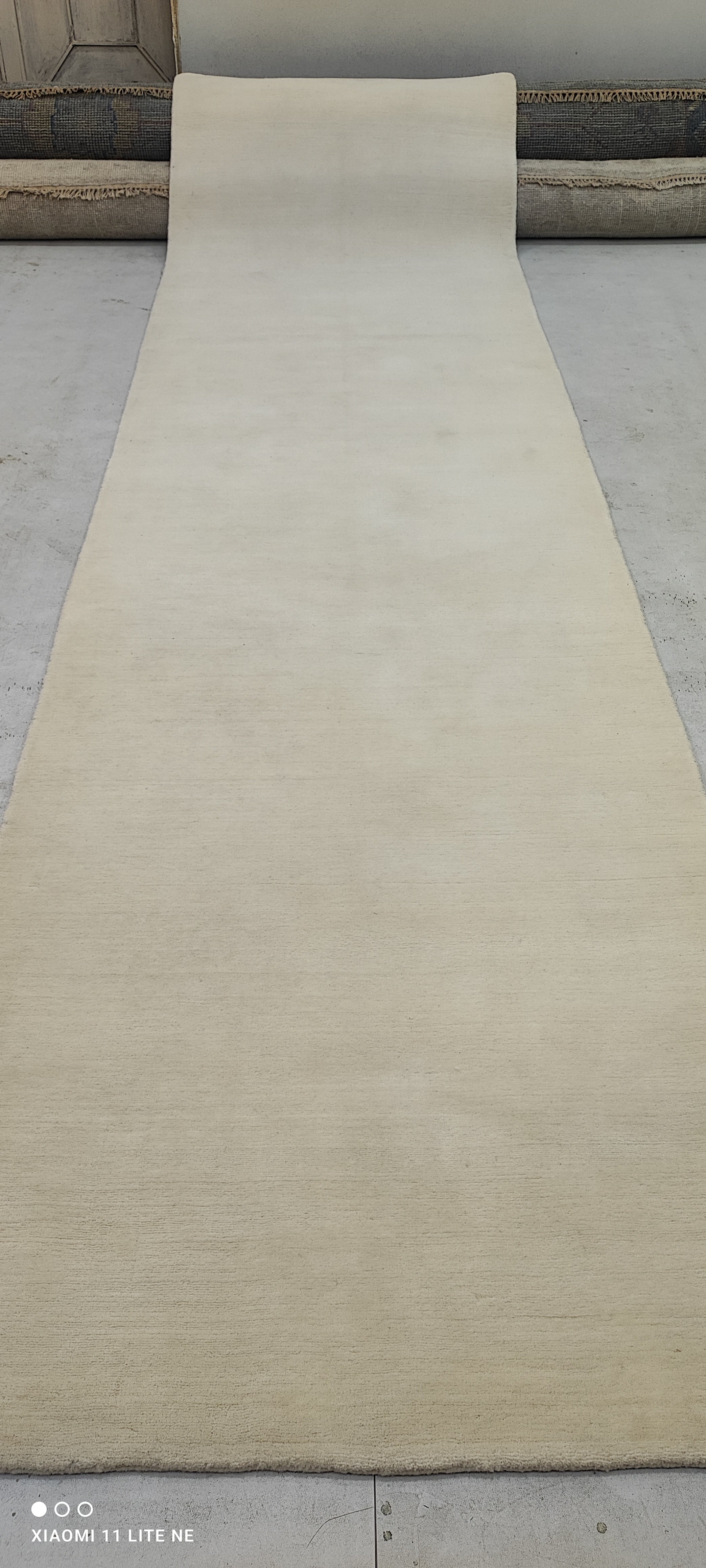Shayn Walker Ivory Hand-Knotted Modern Runner (Multiple Sizes)