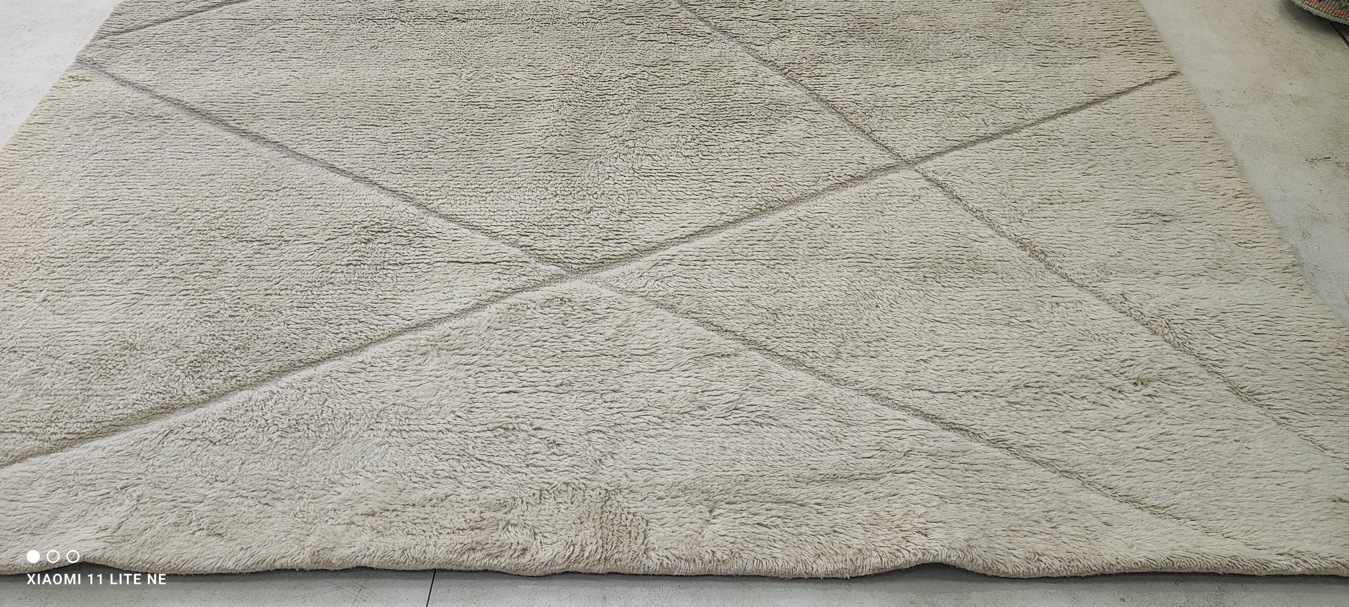 Bob 6.9x9.6 Ivory Hand-Knotted Modern Rug
